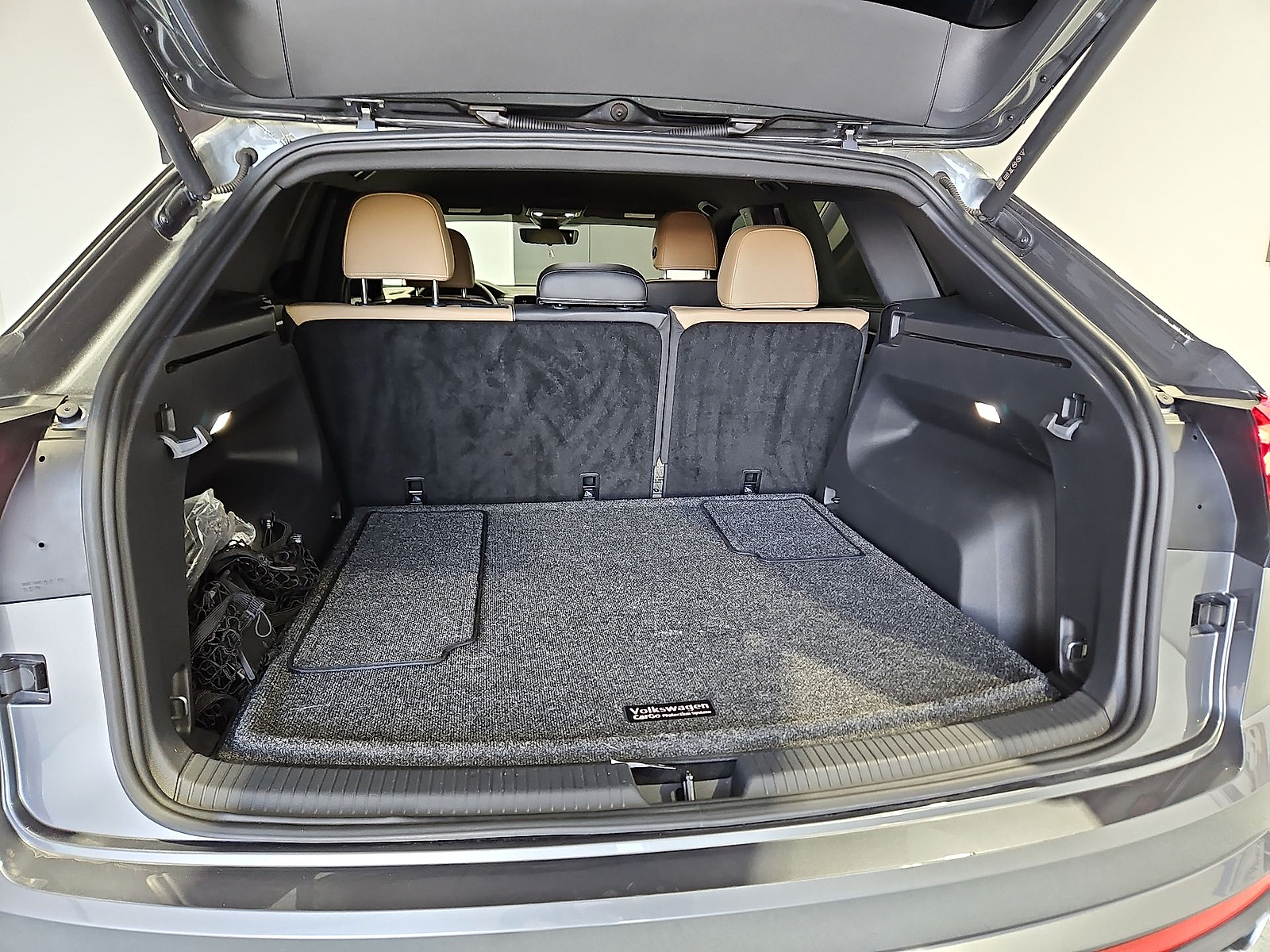 2024 Volkswagen Atlas Cross Sport 2.0T SE w/Technology Platinum Gray Metallic at Street VW of Amarillo