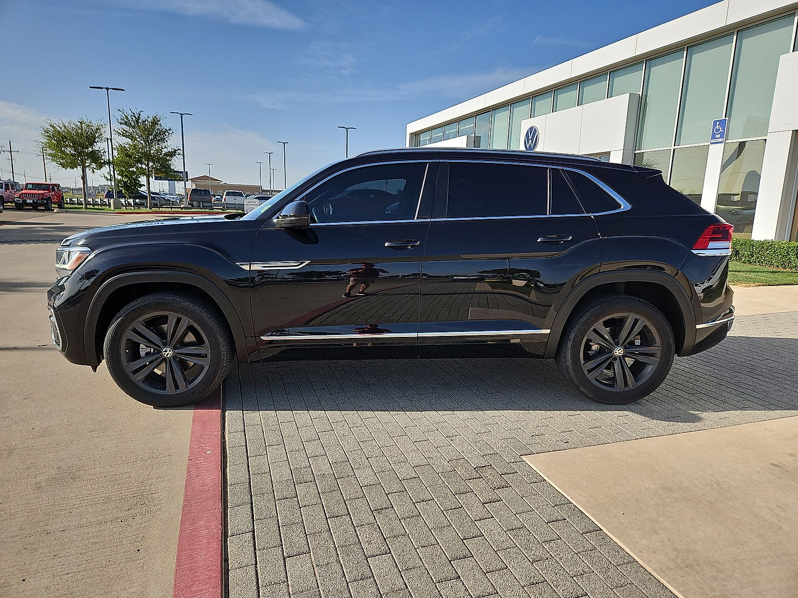2022 Volkswagen Atlas Cross Sport 2.0T SEL R-Line Deep Black at Street VW of Amarillo