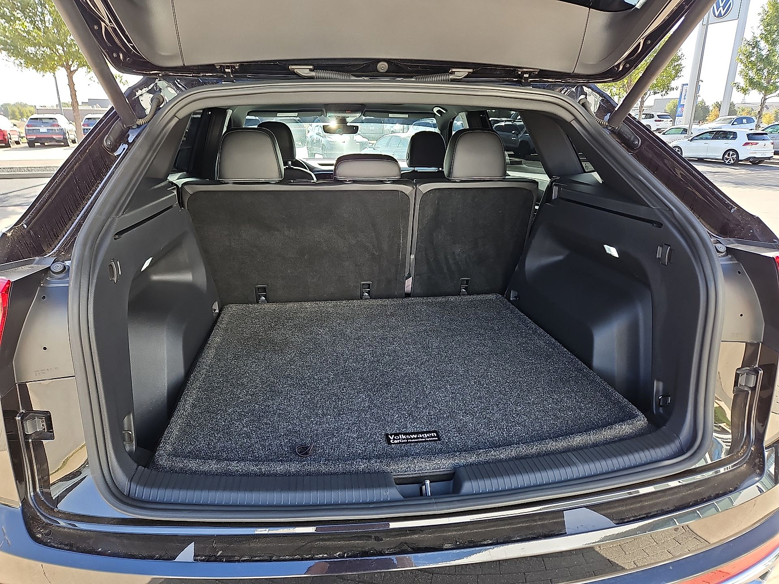 2022 Volkswagen Atlas Cross Sport 2.0T SEL R-Line Deep Black at Street VW of Amarillo