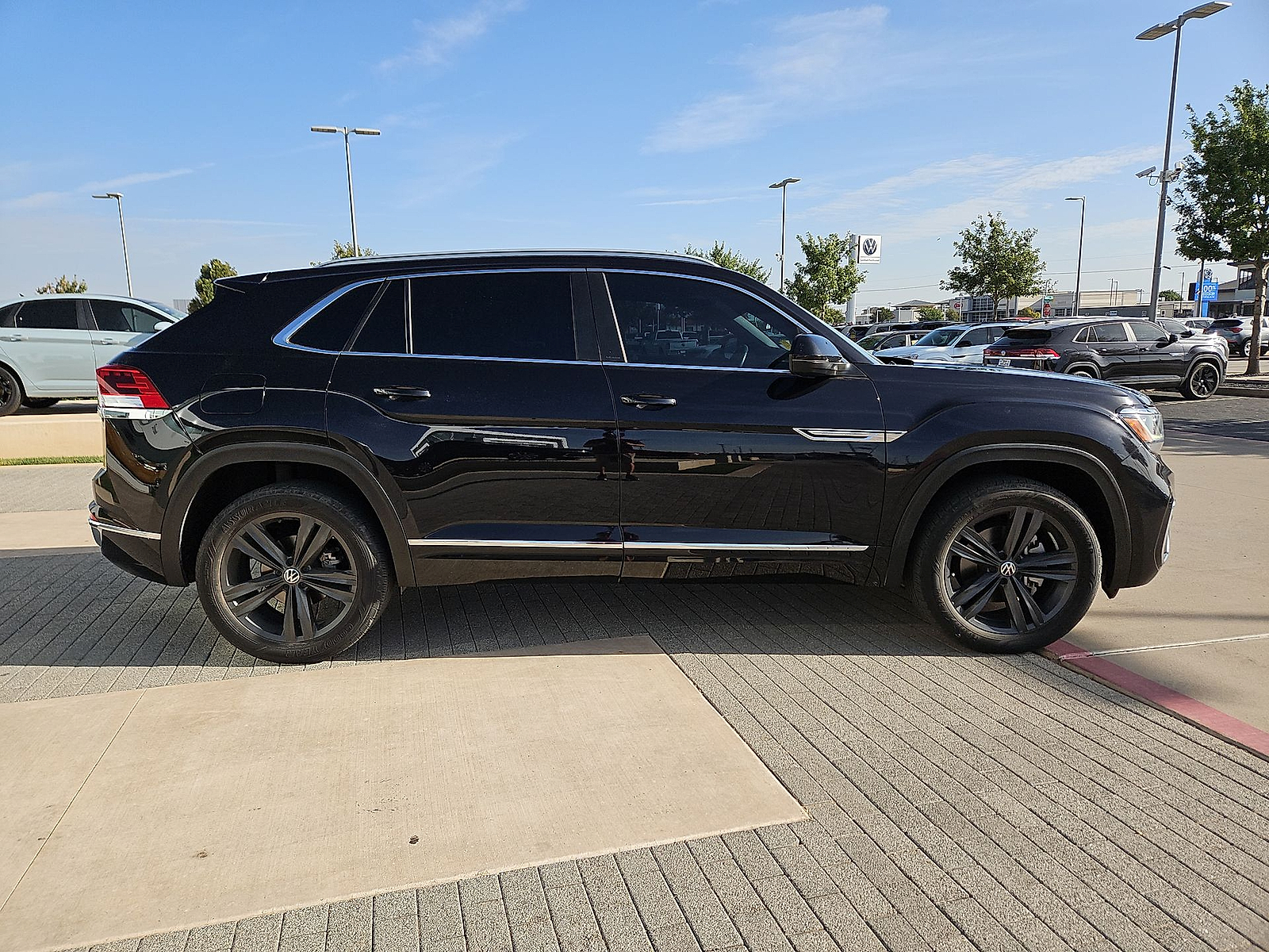 2022 Volkswagen Atlas Cross Sport 2.0T SEL R-Line Deep Black at Street VW of Amarillo