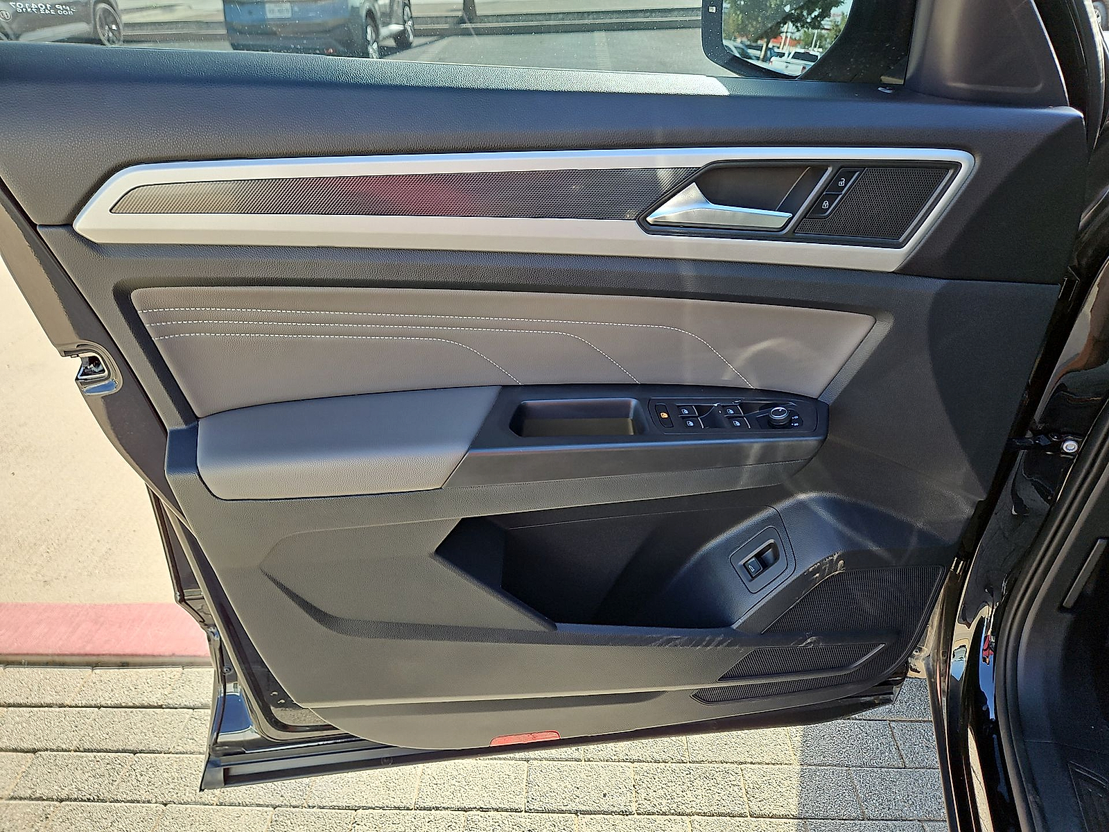 2022 Volkswagen Atlas Cross Sport 2.0T SEL R-Line Deep Black at Street VW of Amarillo