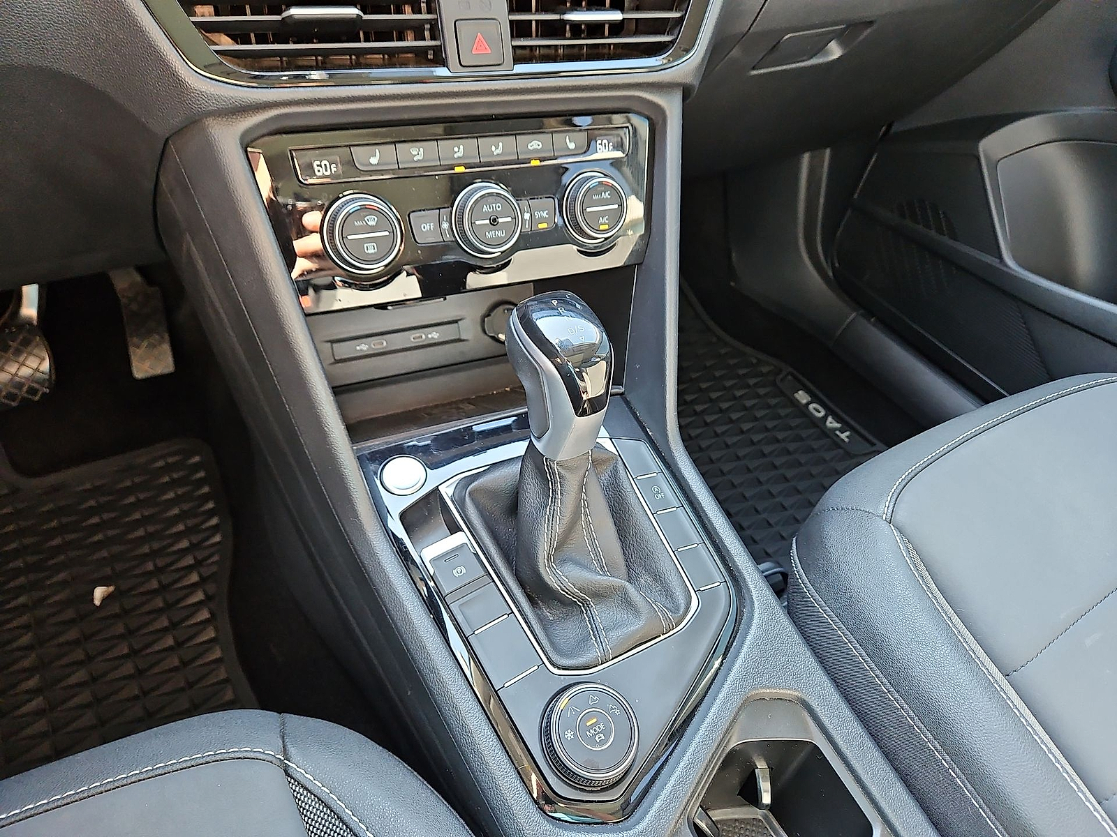 2024 Volkswagen Taos 1.5T SE Pyrite Silver Metallic at Street VW of Amarillo