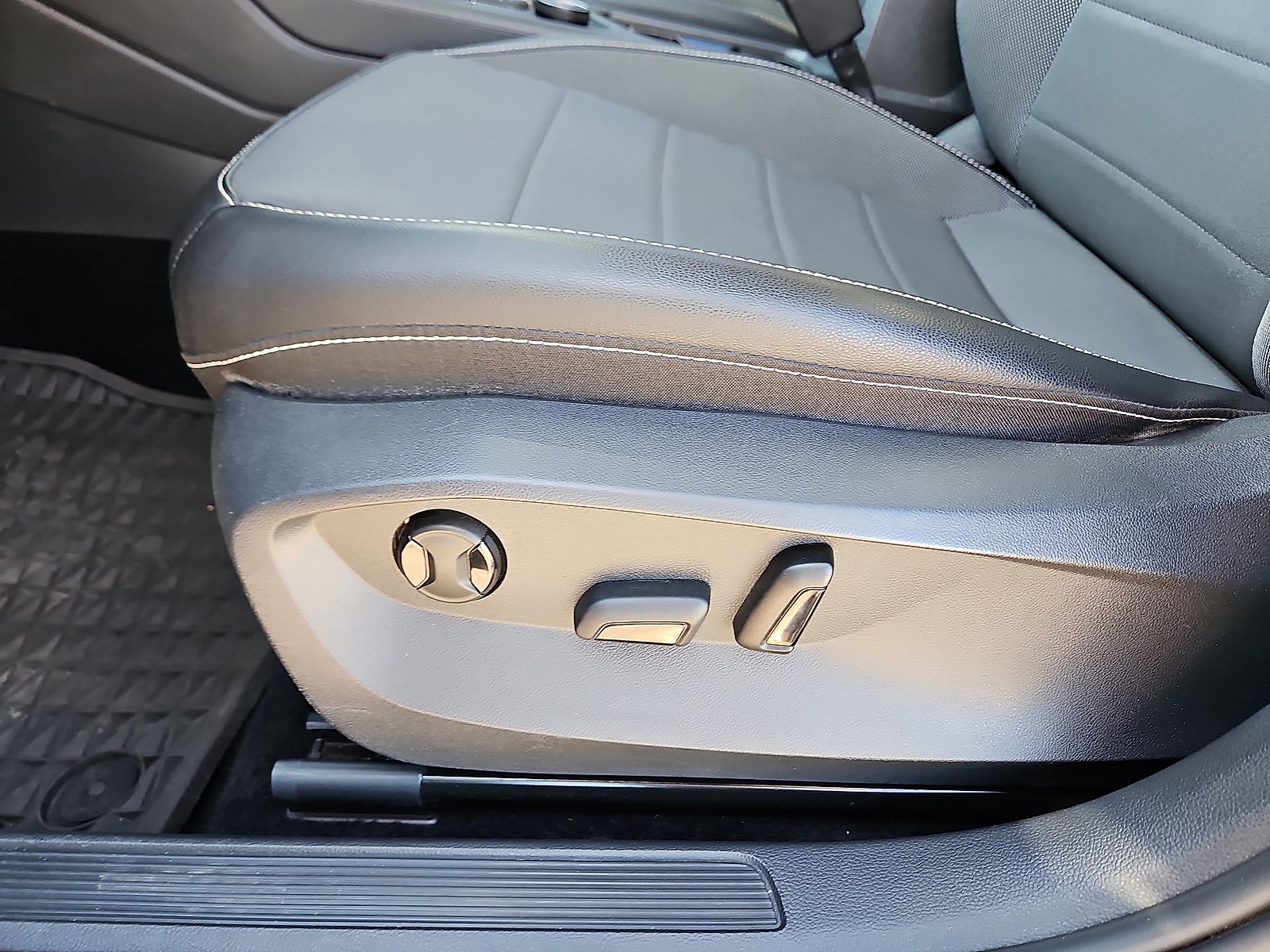 2022 Volkswagen Taos 1.5T SE Dusk Blue Metallic at Street VW of Amarillo