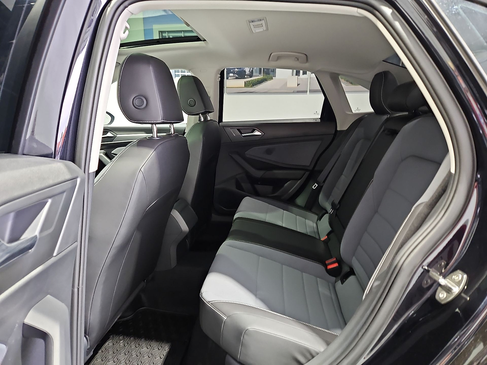 2027 Volkswagen Jetta photo 13 of 22