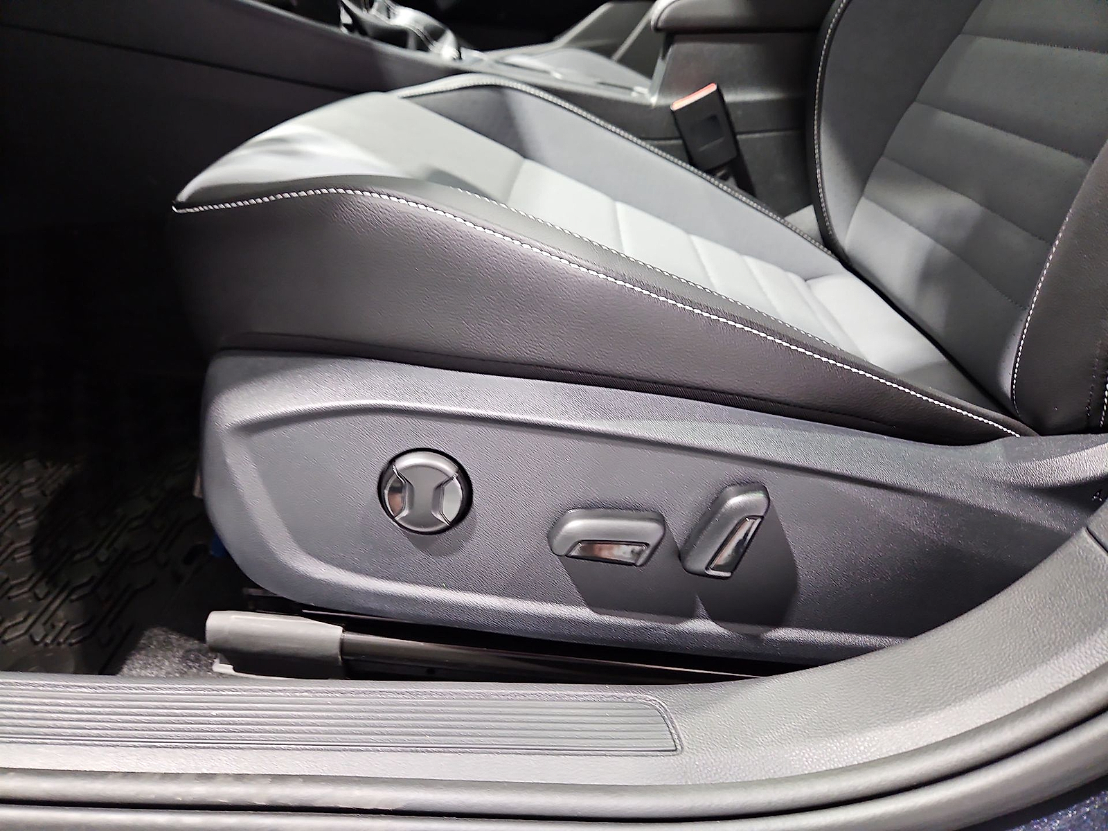 2027 Volkswagen Jetta photo 17 of 22