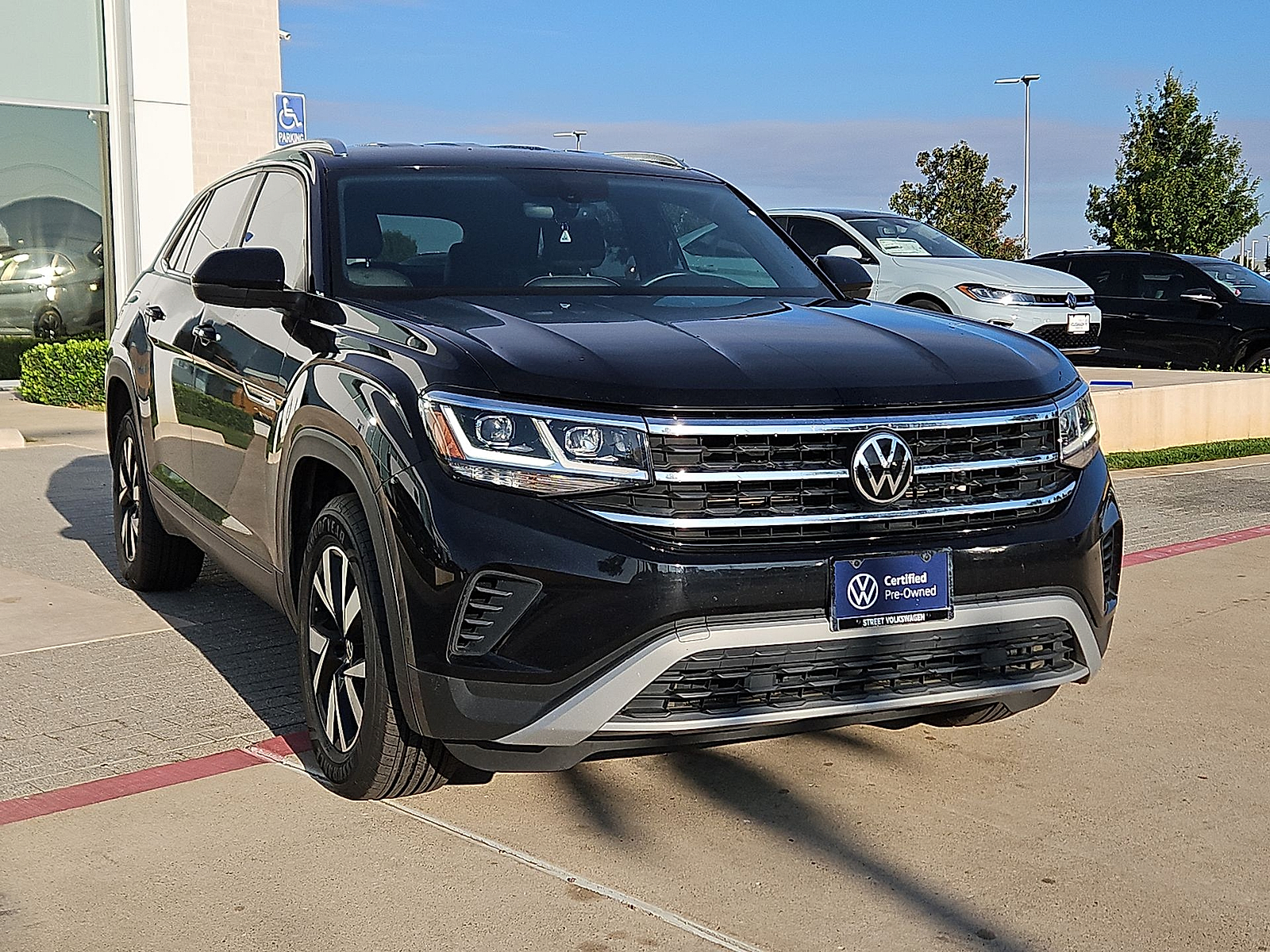 2023 Volkswagen Atlas Cross Sport photo 3 of 22