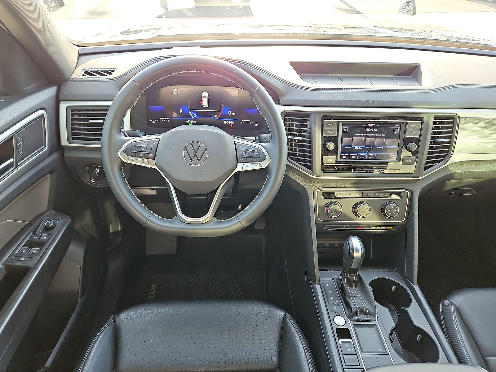 2023 Volkswagen Atlas Cross Sport photo 14 of 22