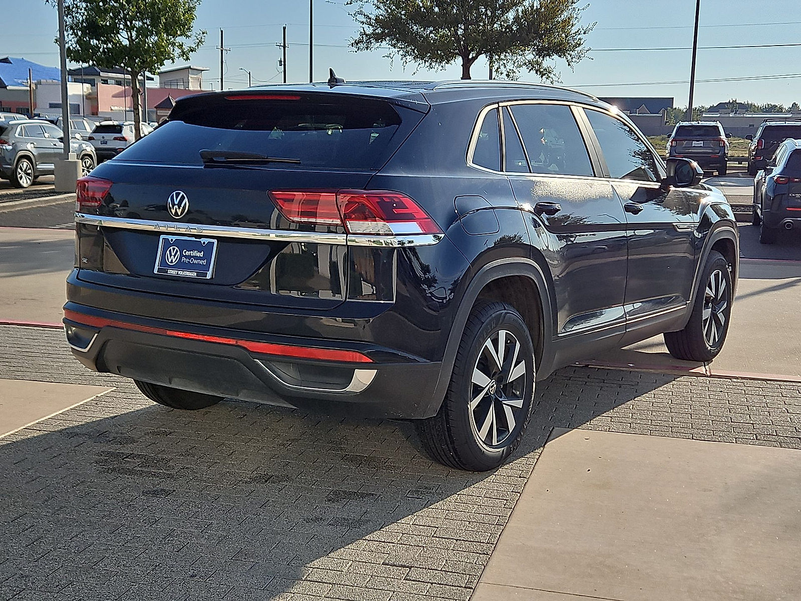 2023 Volkswagen Atlas Cross Sport photo 8 of 22