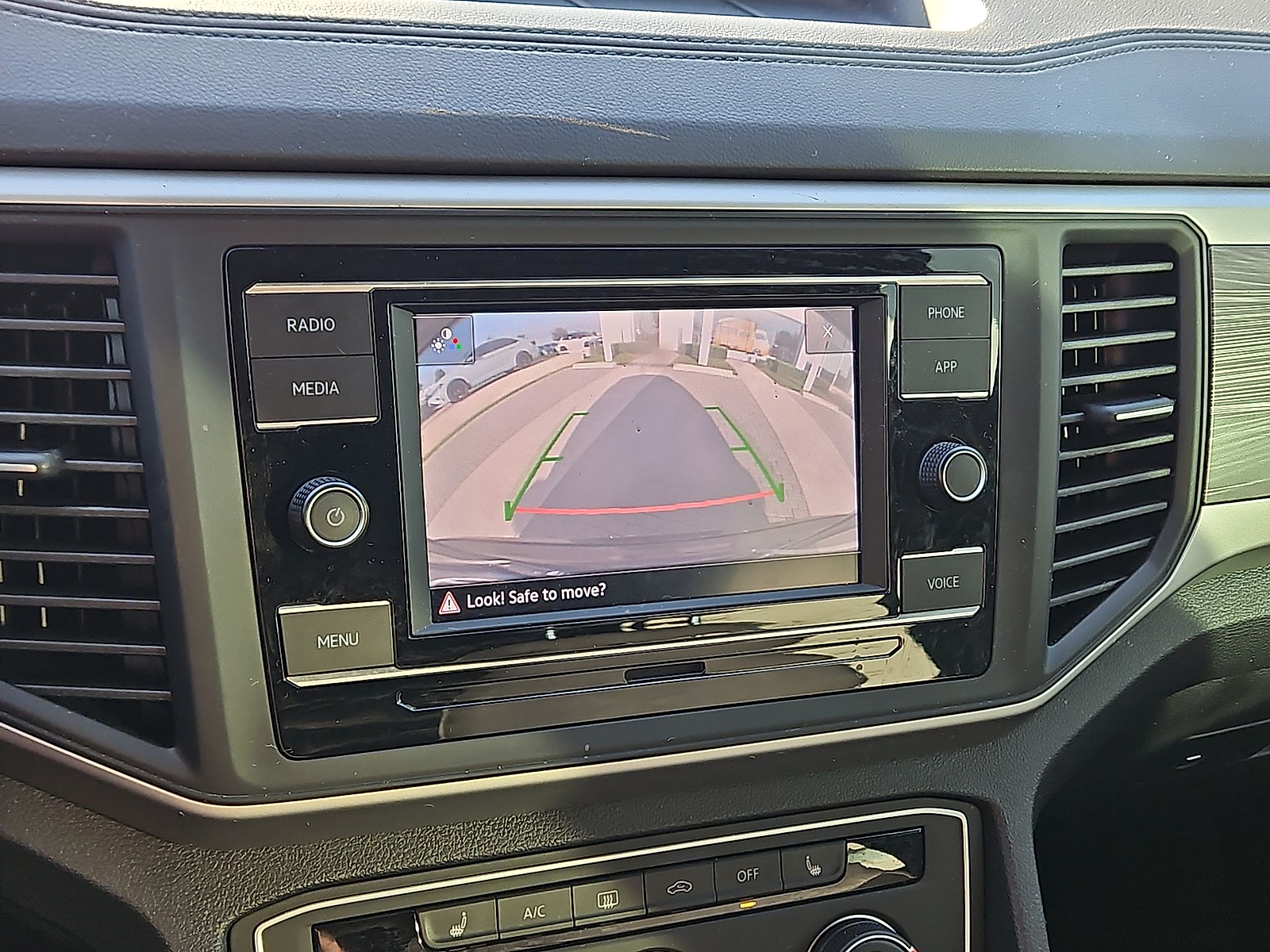 2023 Volkswagen Atlas Cross Sport photo 18 of 22