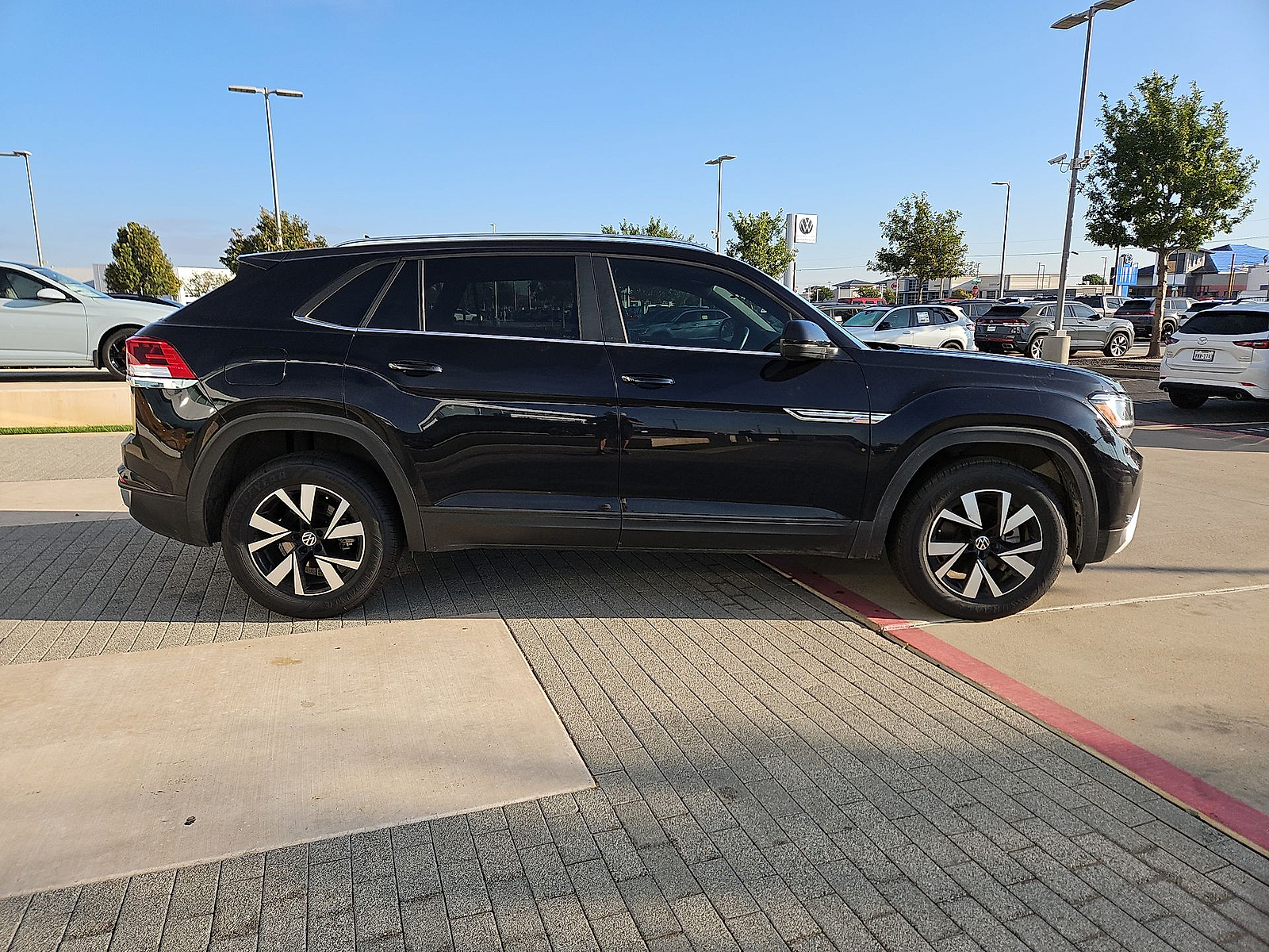 2023 Volkswagen Atlas Cross Sport photo 9 of 22