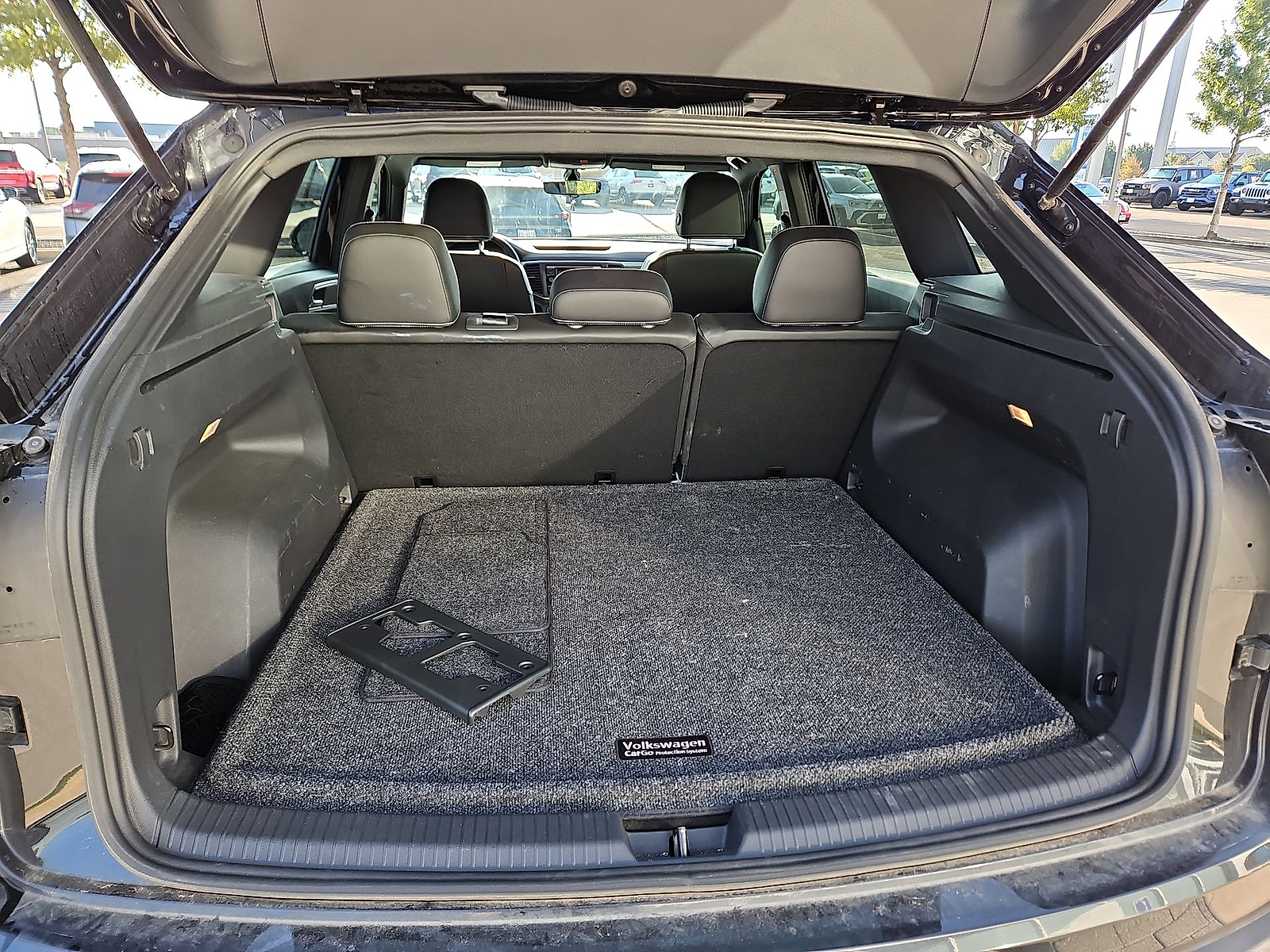 2023 Volkswagen Atlas Cross Sport photo 12 of 22