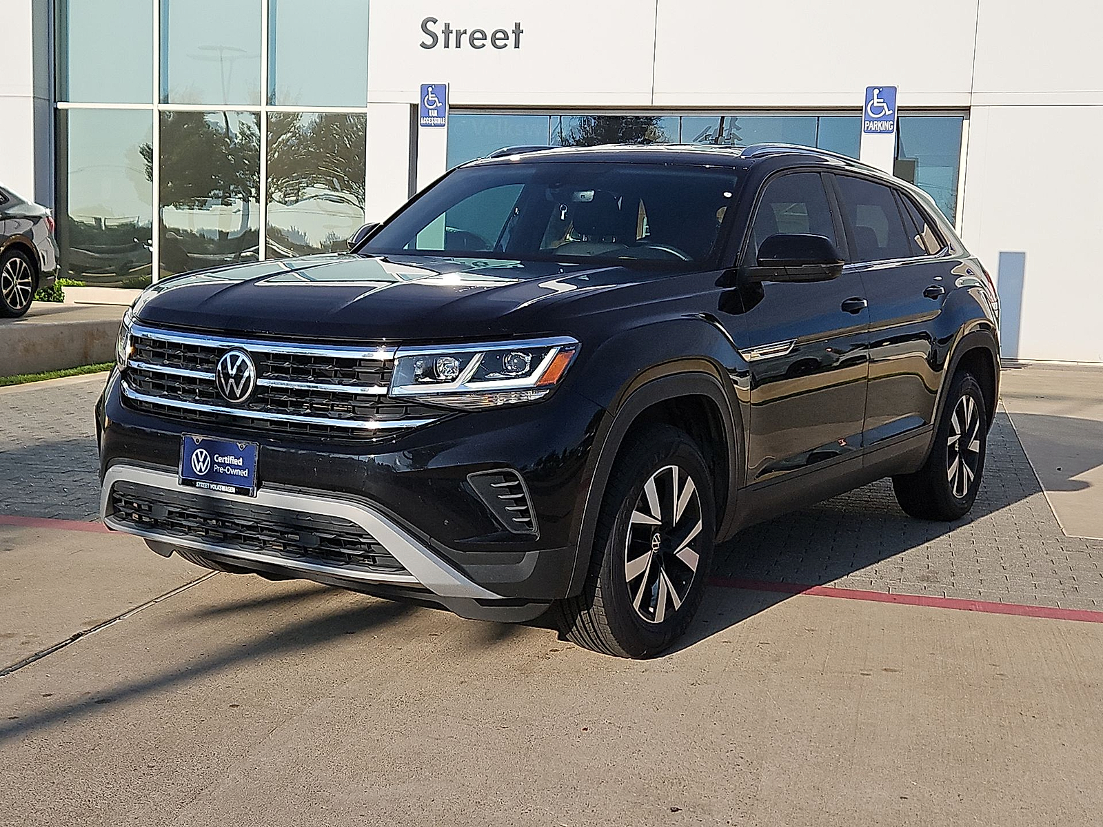 2023 Volkswagen Atlas Cross Sport photo 4 of 22