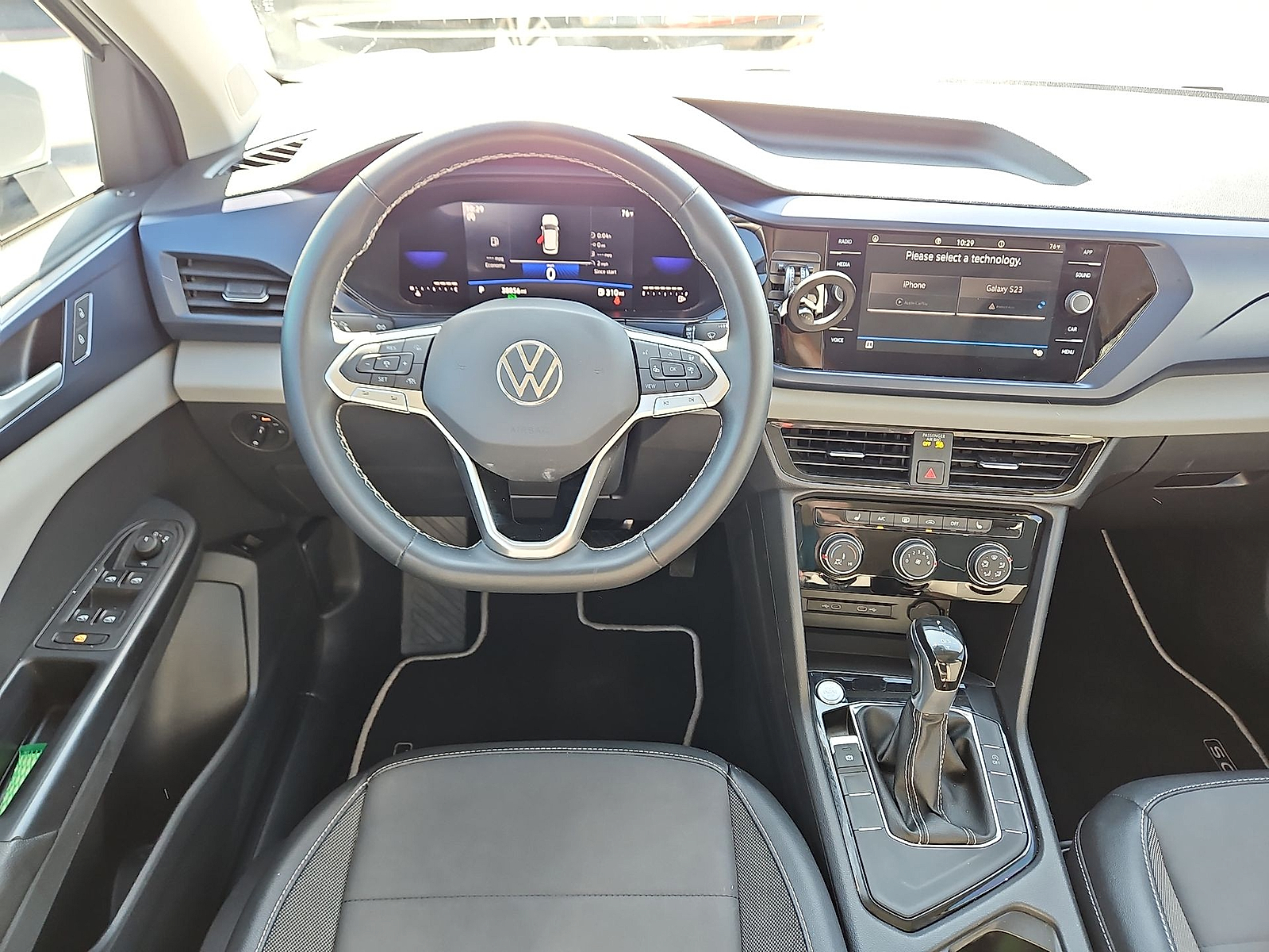 2023 Volkswagen Taos 1.5T SE Pure White at Street VW of Amarillo