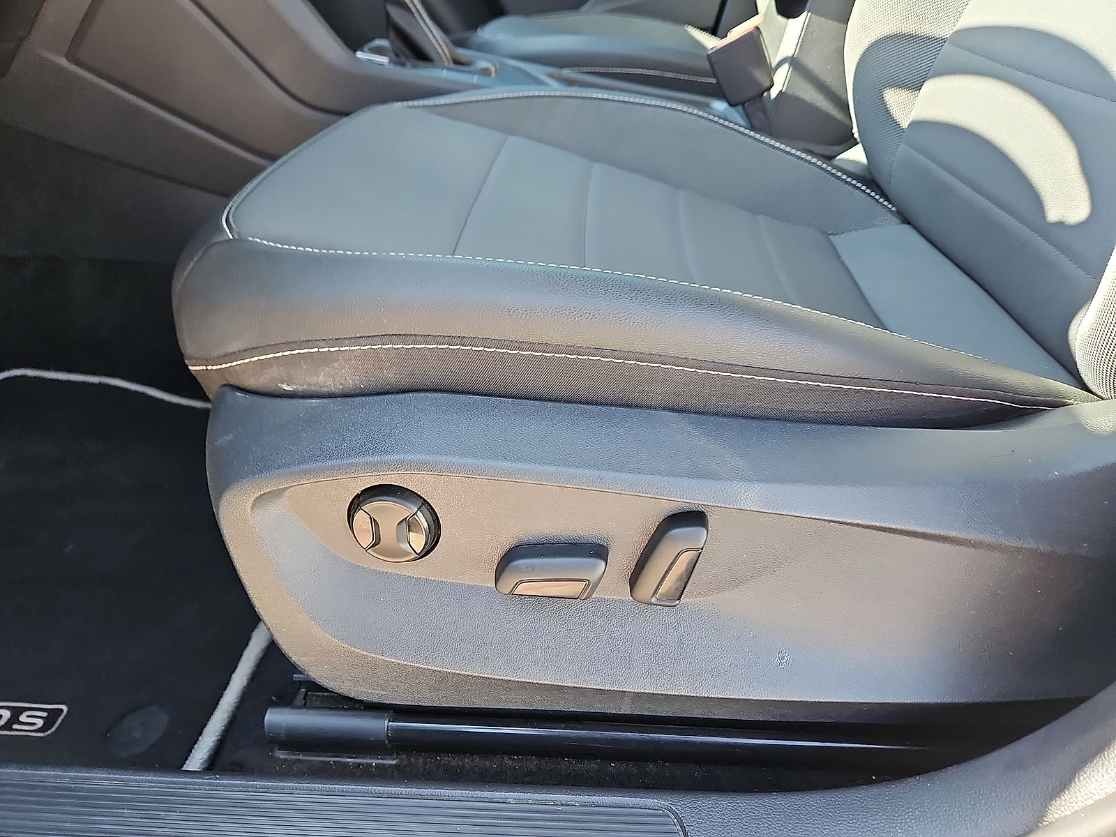 2023 Volkswagen Taos 1.5T SE Pure White at Street VW of Amarillo
