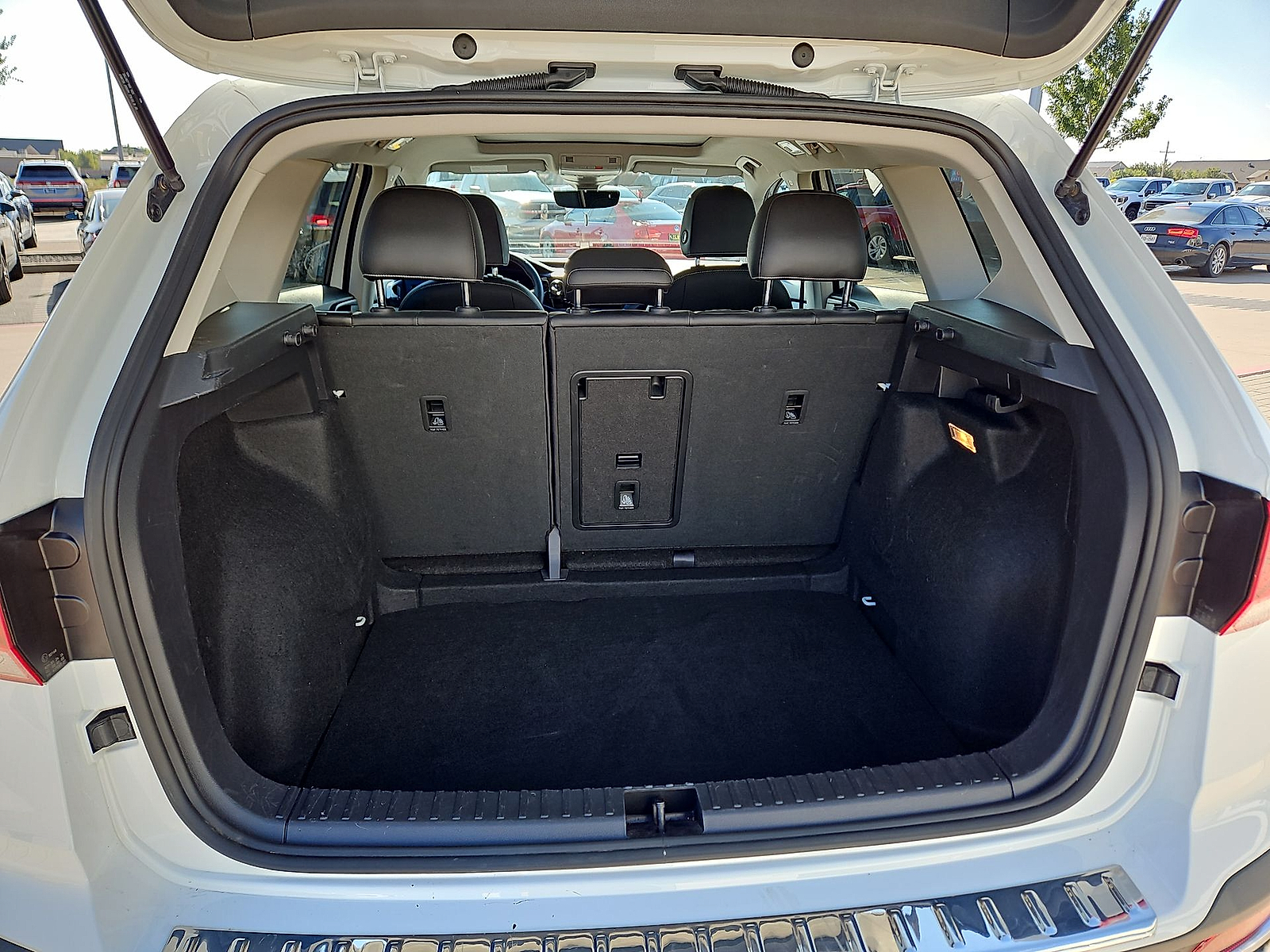 2023 Volkswagen Taos 1.5T SE Pure White at Street VW of Amarillo
