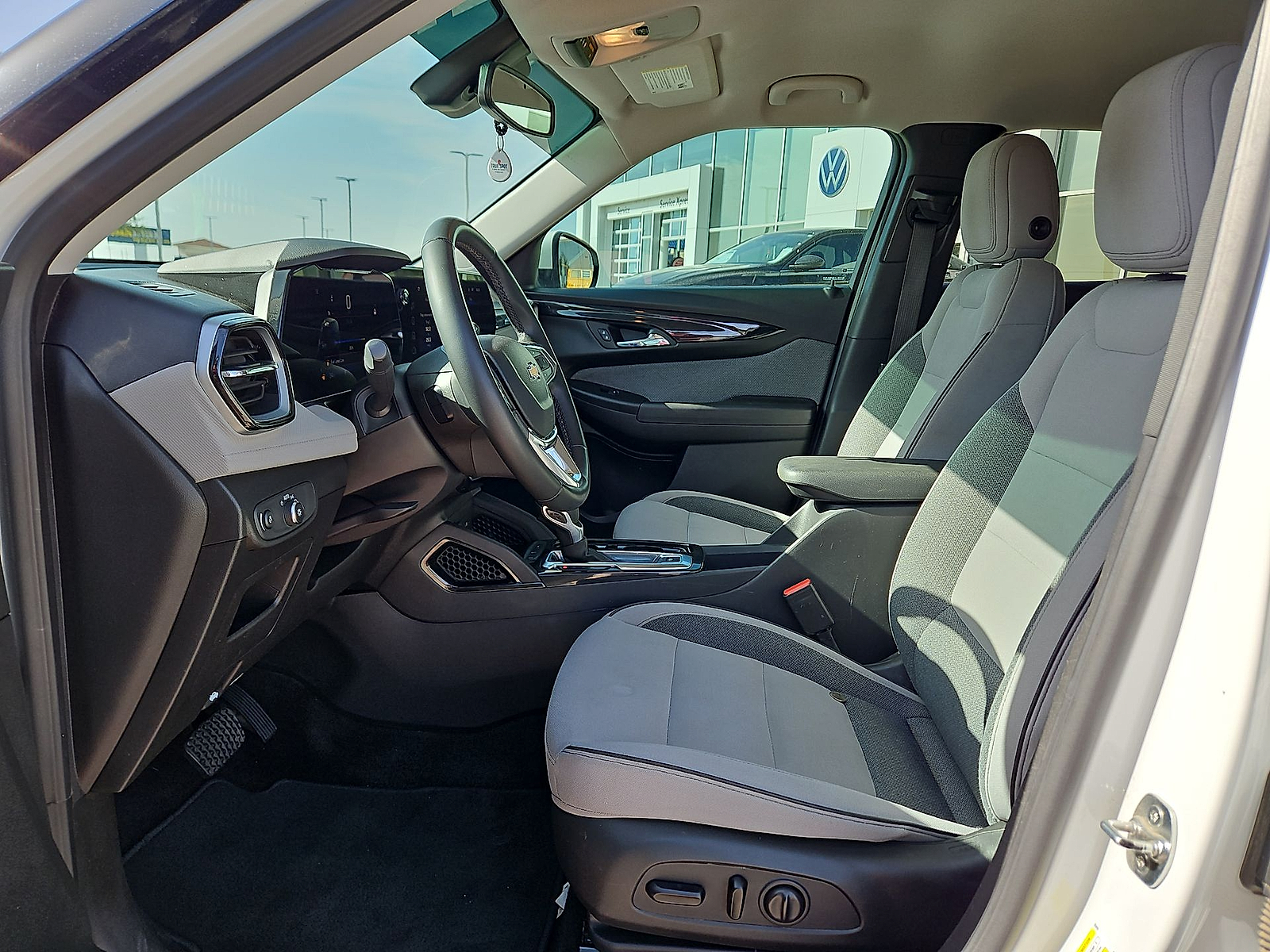2024 Chevrolet Trailblazer FWD LT Pearl at Bobby Duby Motors
