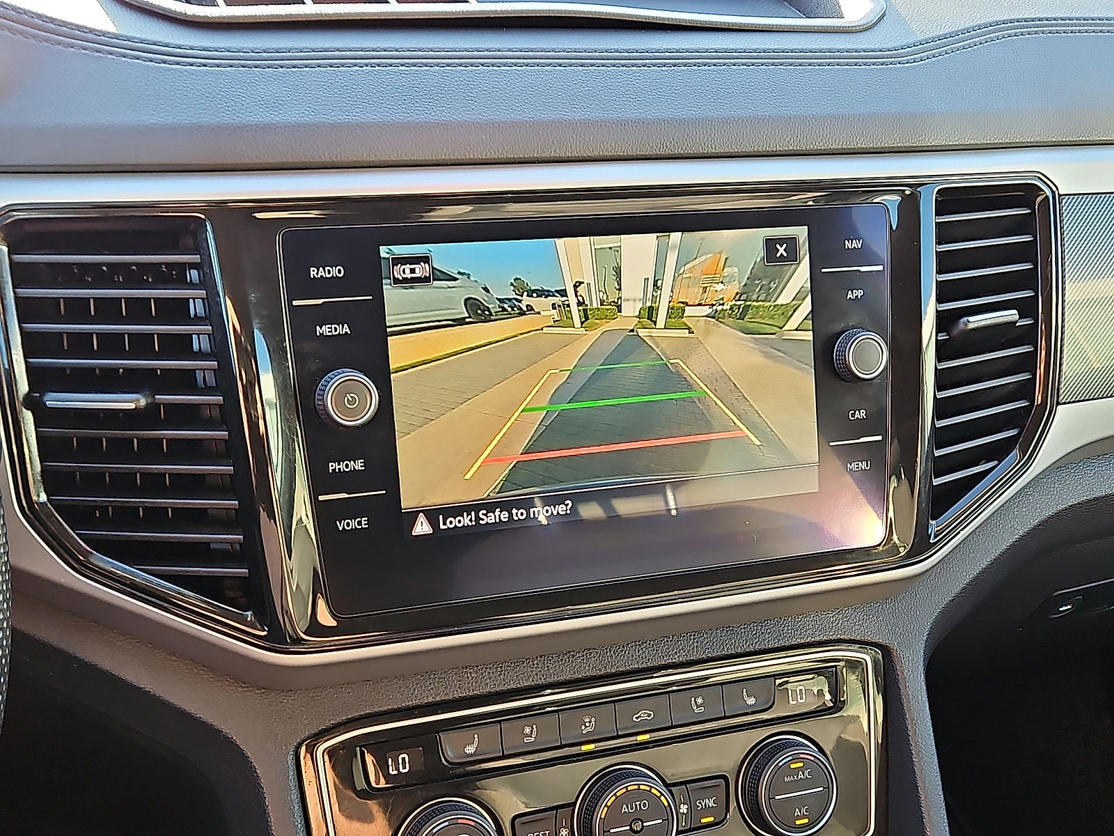 2021 Volkswagen Atlas photo 18 of 22