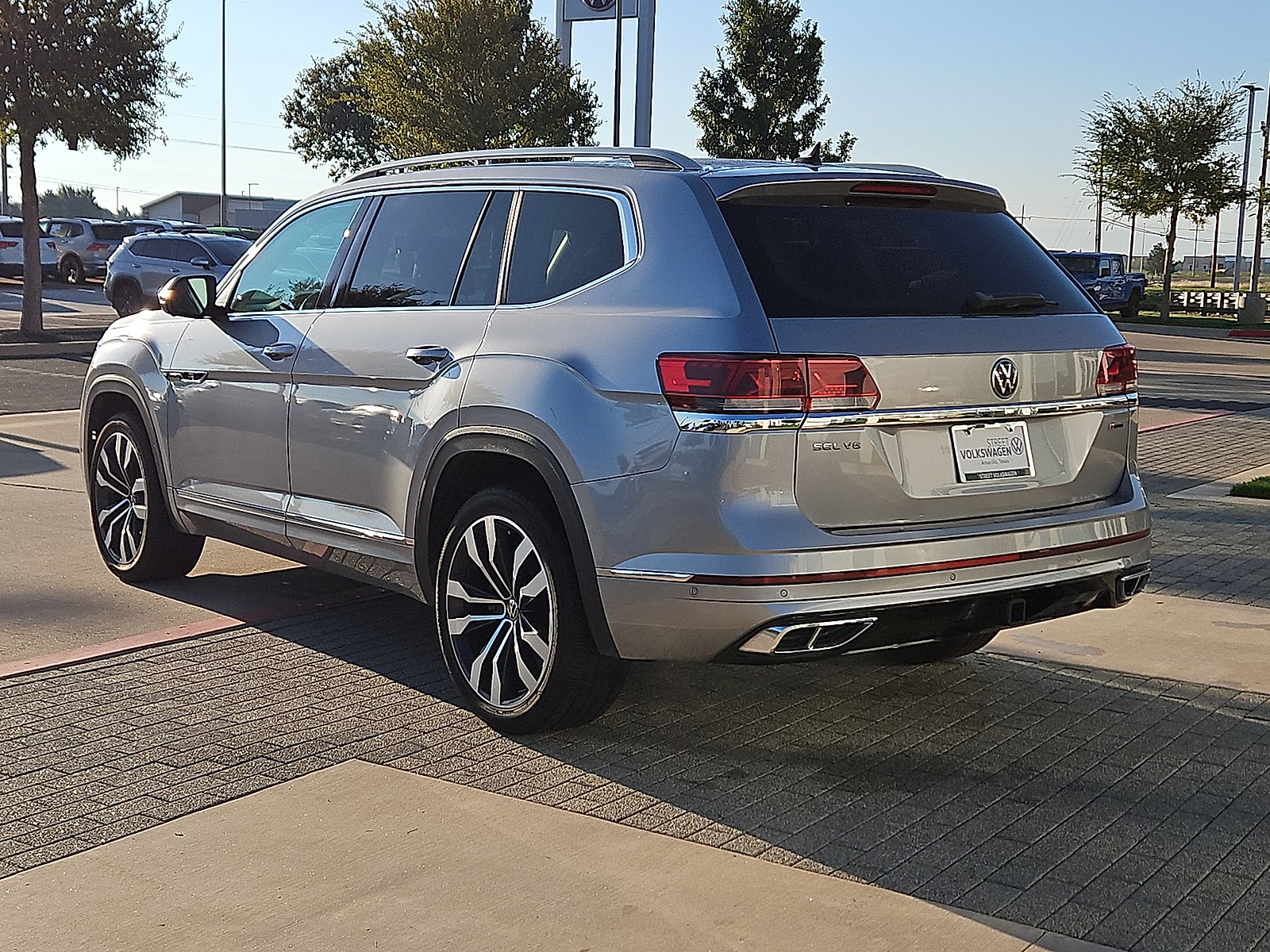 2021 Volkswagen Atlas photo 6 of 22