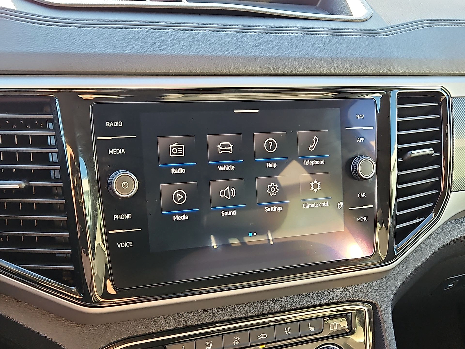 2021 Volkswagen Atlas photo 19 of 22