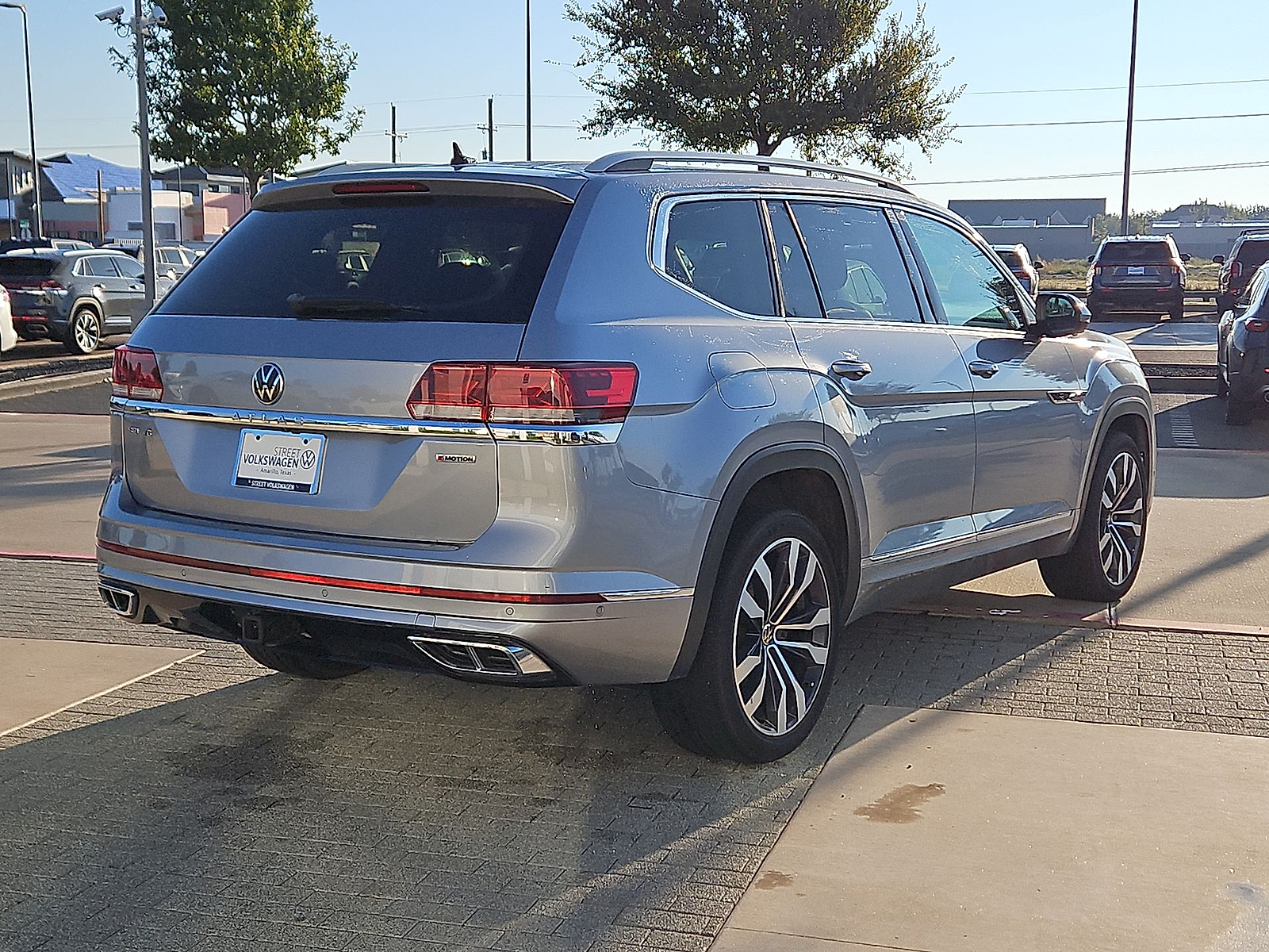 2021 Volkswagen Atlas photo 8 of 22