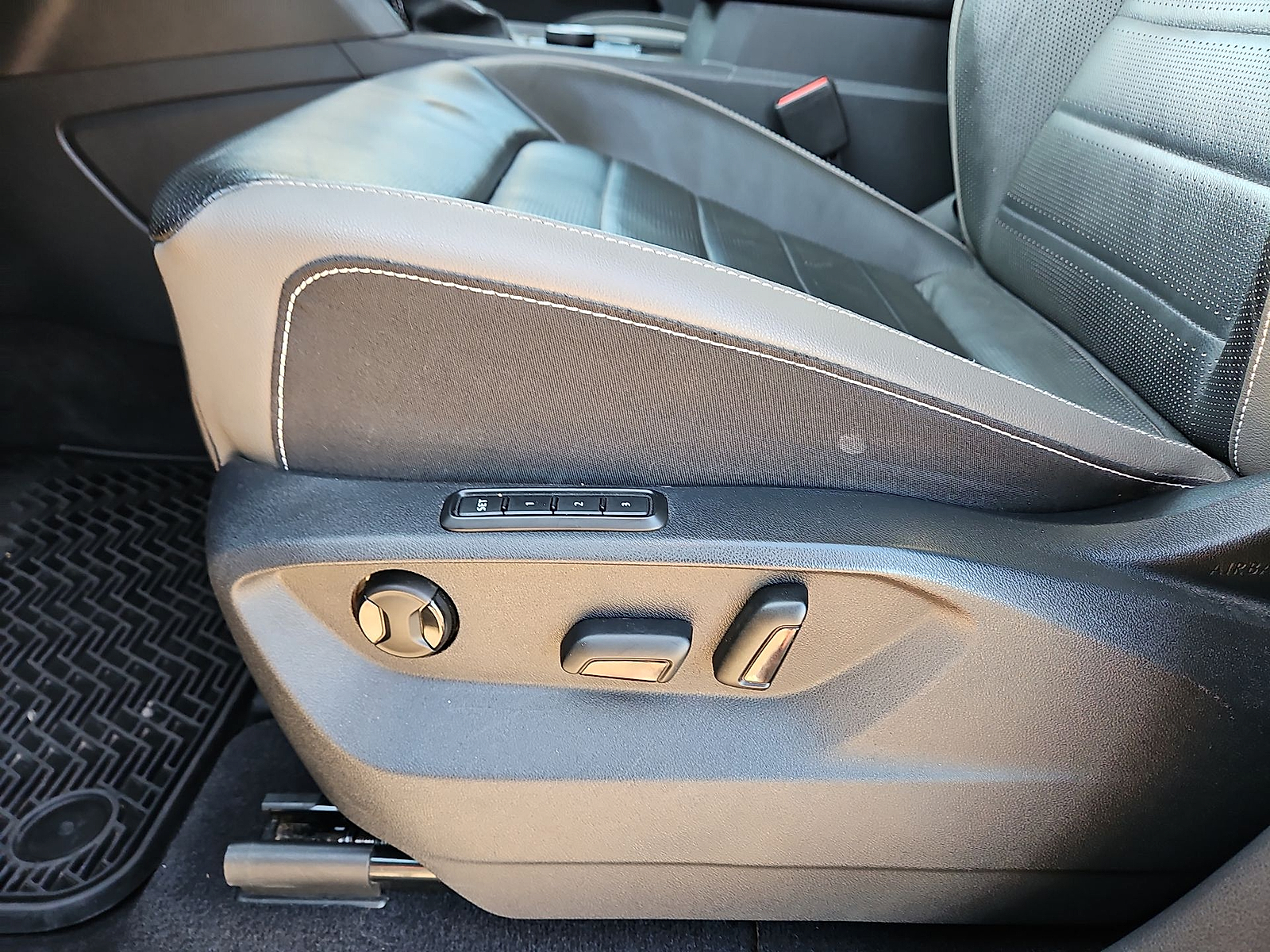 2021 Volkswagen Atlas photo 17 of 22