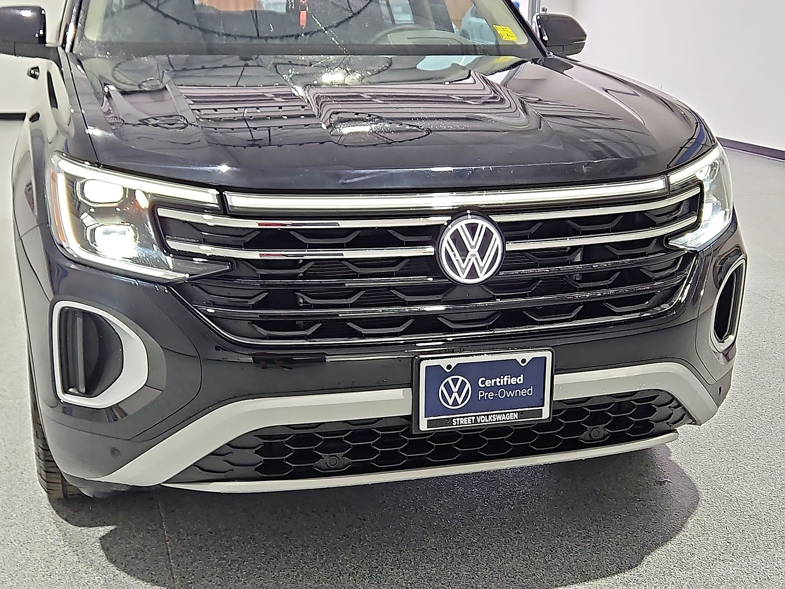 2024 Volkswagen Atlas 2.0T Peak Edition SEL Deep Black at Bobby Duby Motors