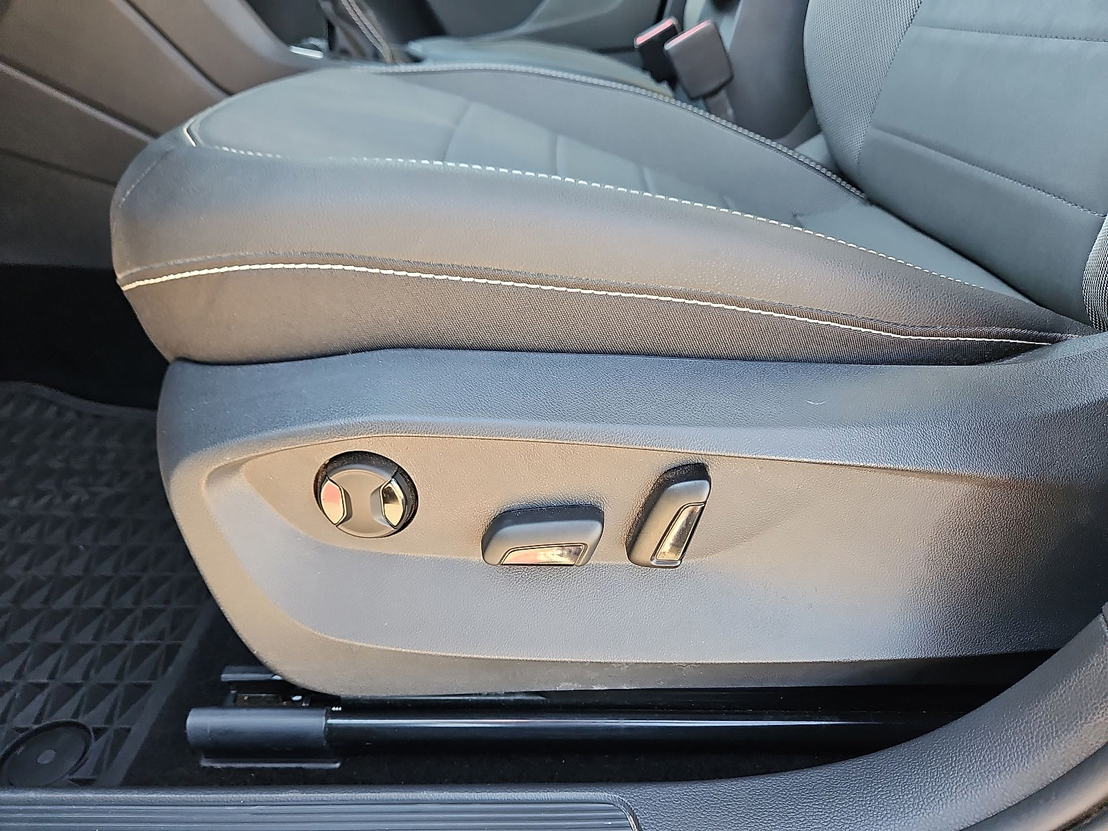 2024 Volkswagen Taos 1.5T SE Pure White at Street VW of Amarillo