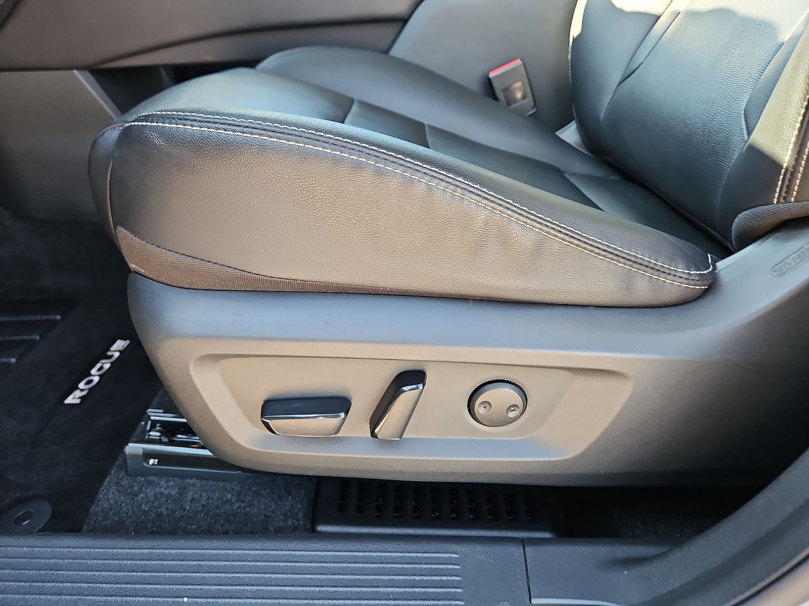 2023 Nissan Rogue SL FWD Boulder Gray at Bobby Duby Motors