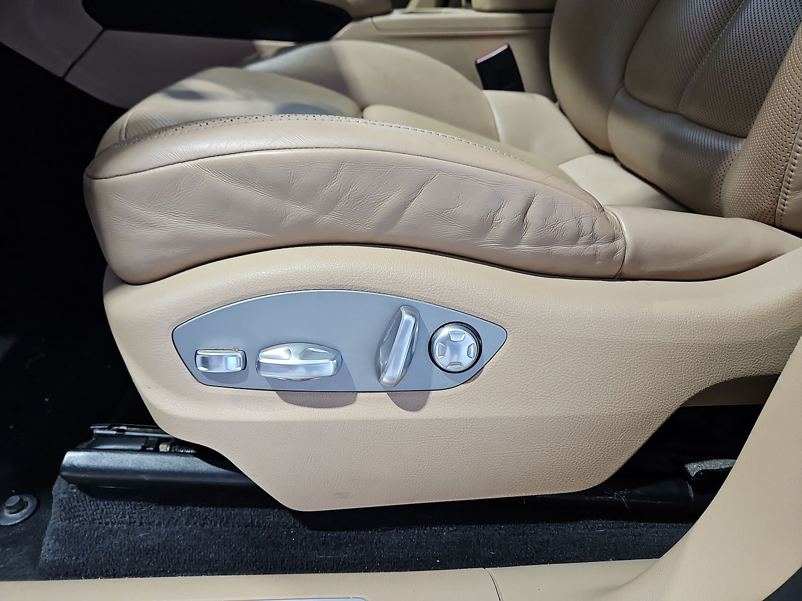 2019 Porsche Macan photo 17 of 22