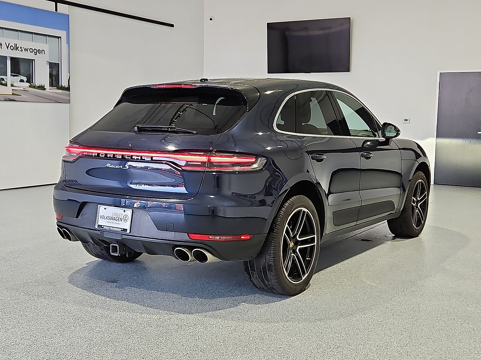 2019 Porsche Macan photo 8 of 22