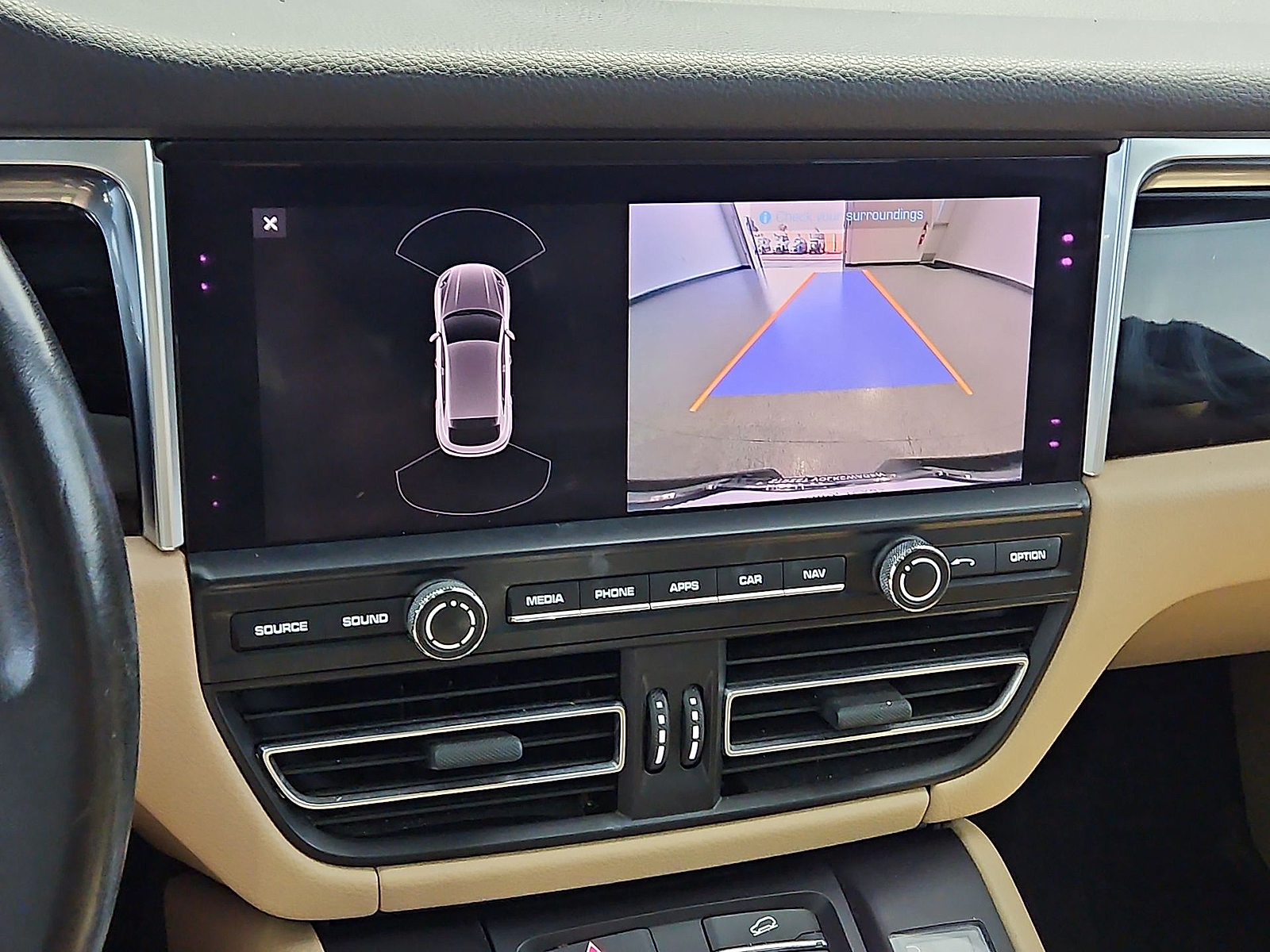2019 Porsche Macan photo 18 of 22