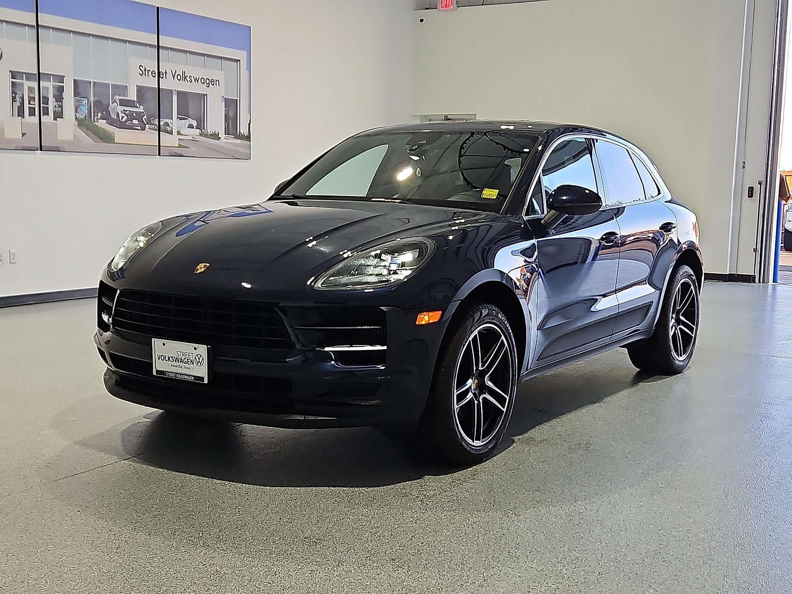2019 Porsche Macan photo 4 of 22