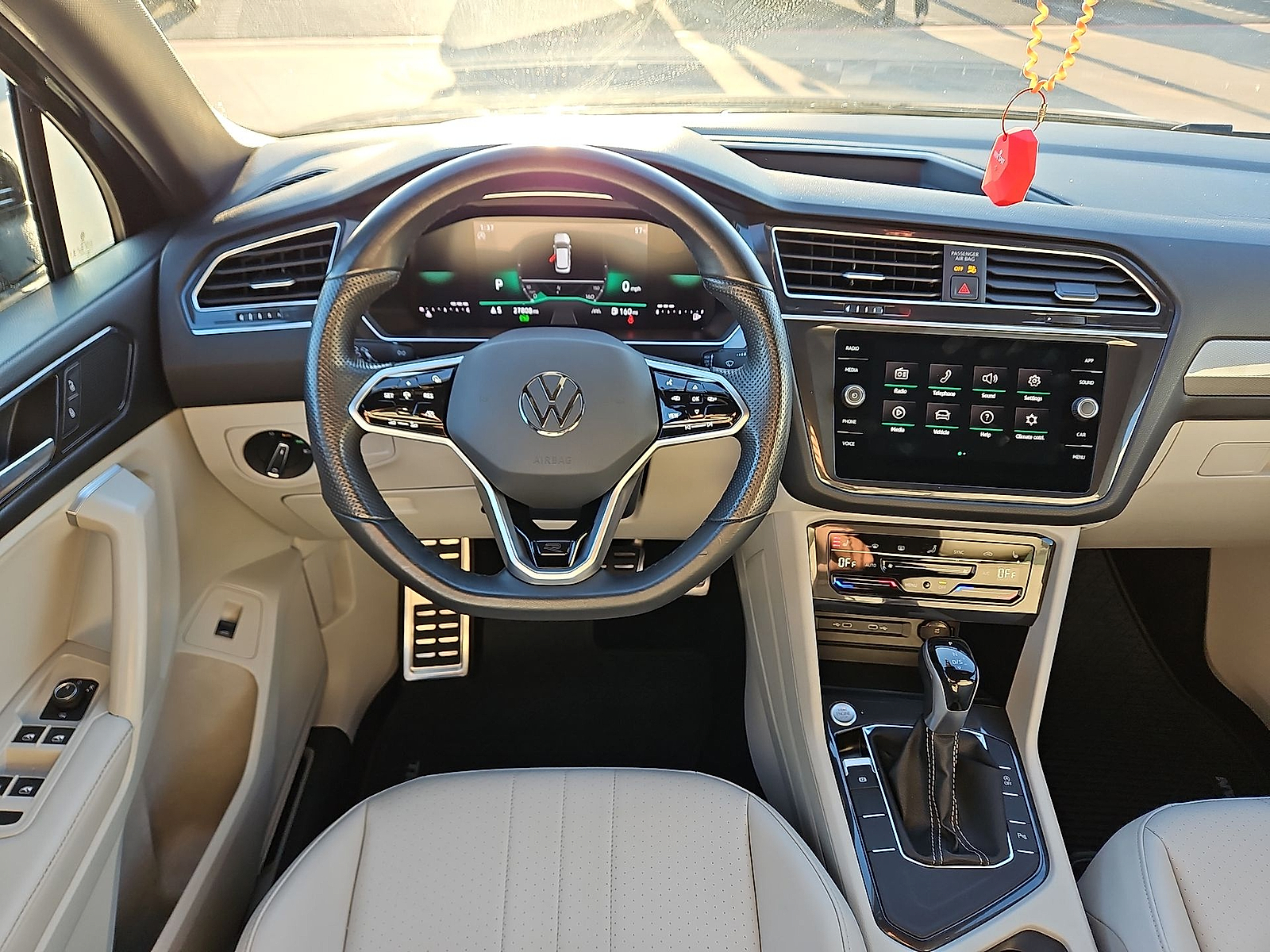 2024 Volkswagen Tiguan photo 14 of 22