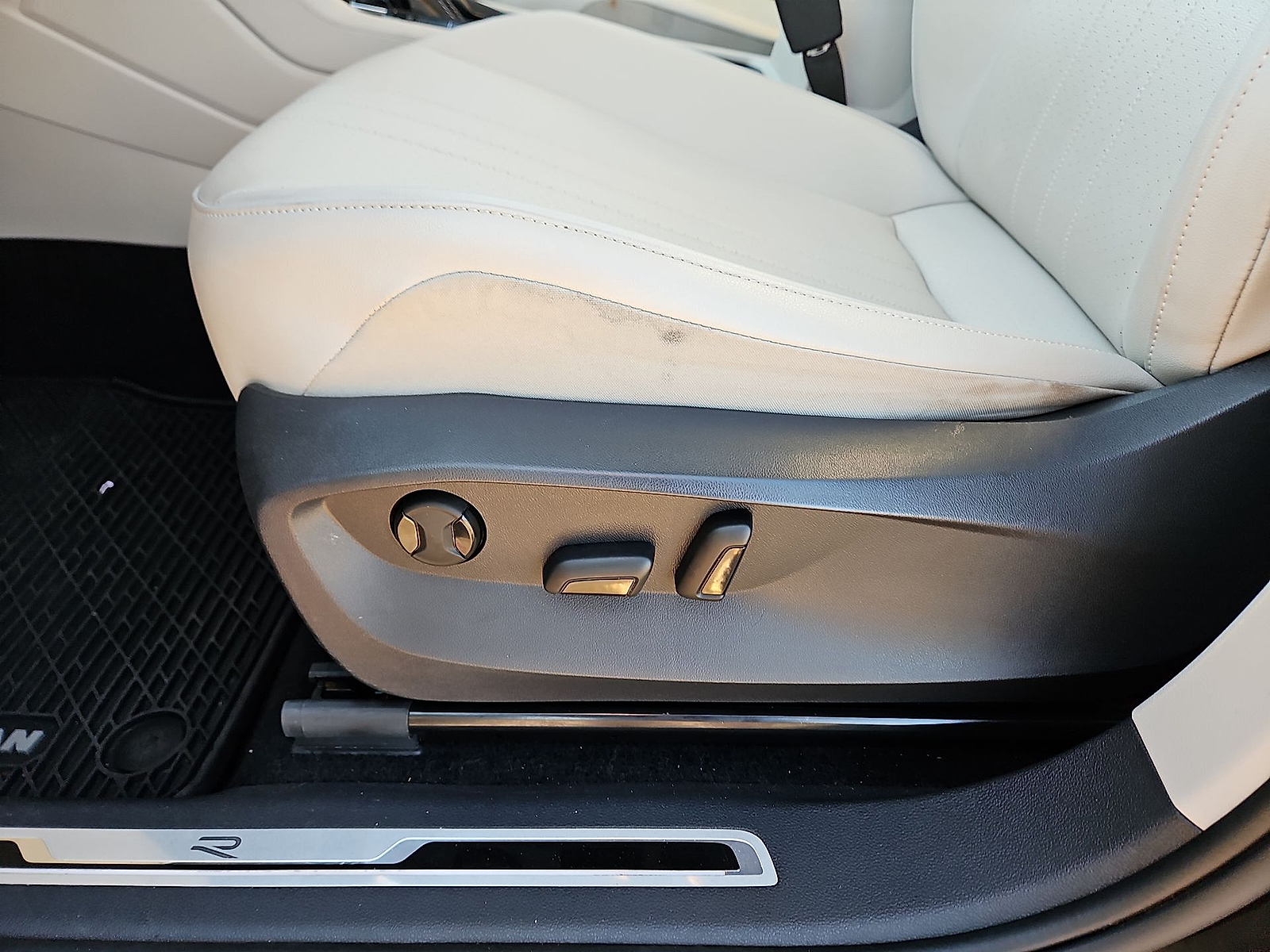 2024 Volkswagen Tiguan photo 17 of 22