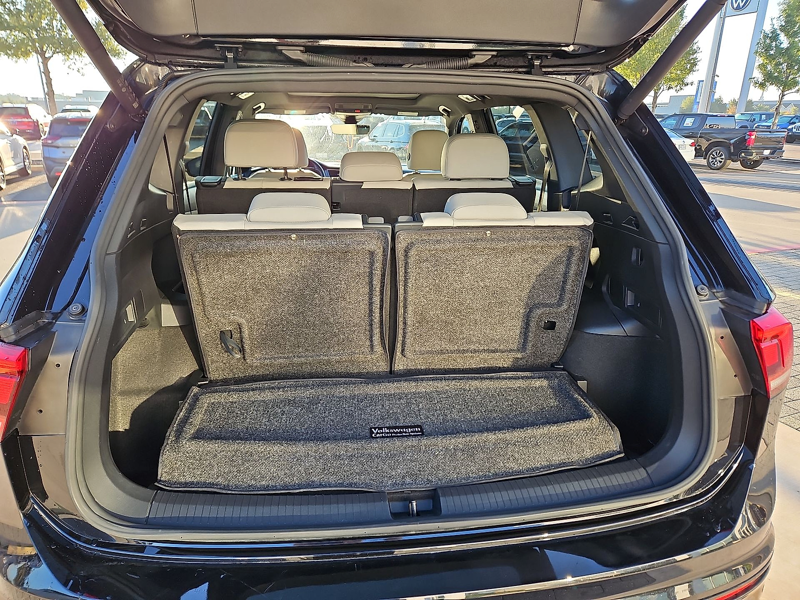 2024 Volkswagen Tiguan photo 12 of 22