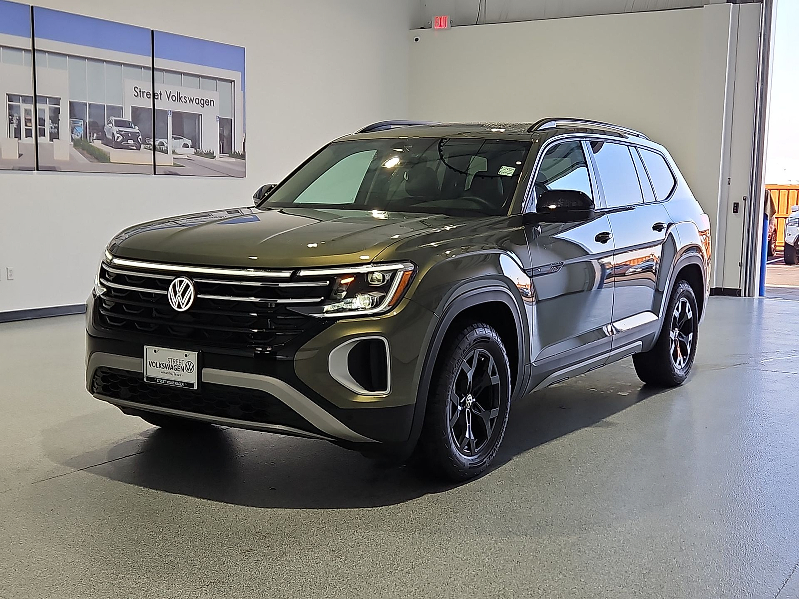 2026 Volkswagen Atlas photo 4 of 22