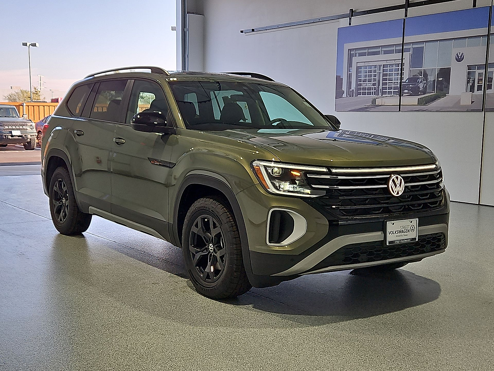 2026 Volkswagen Atlas photo 2 of 22