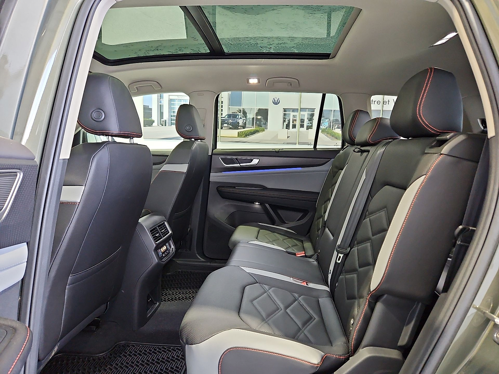 2026 Volkswagen Atlas photo 13 of 22