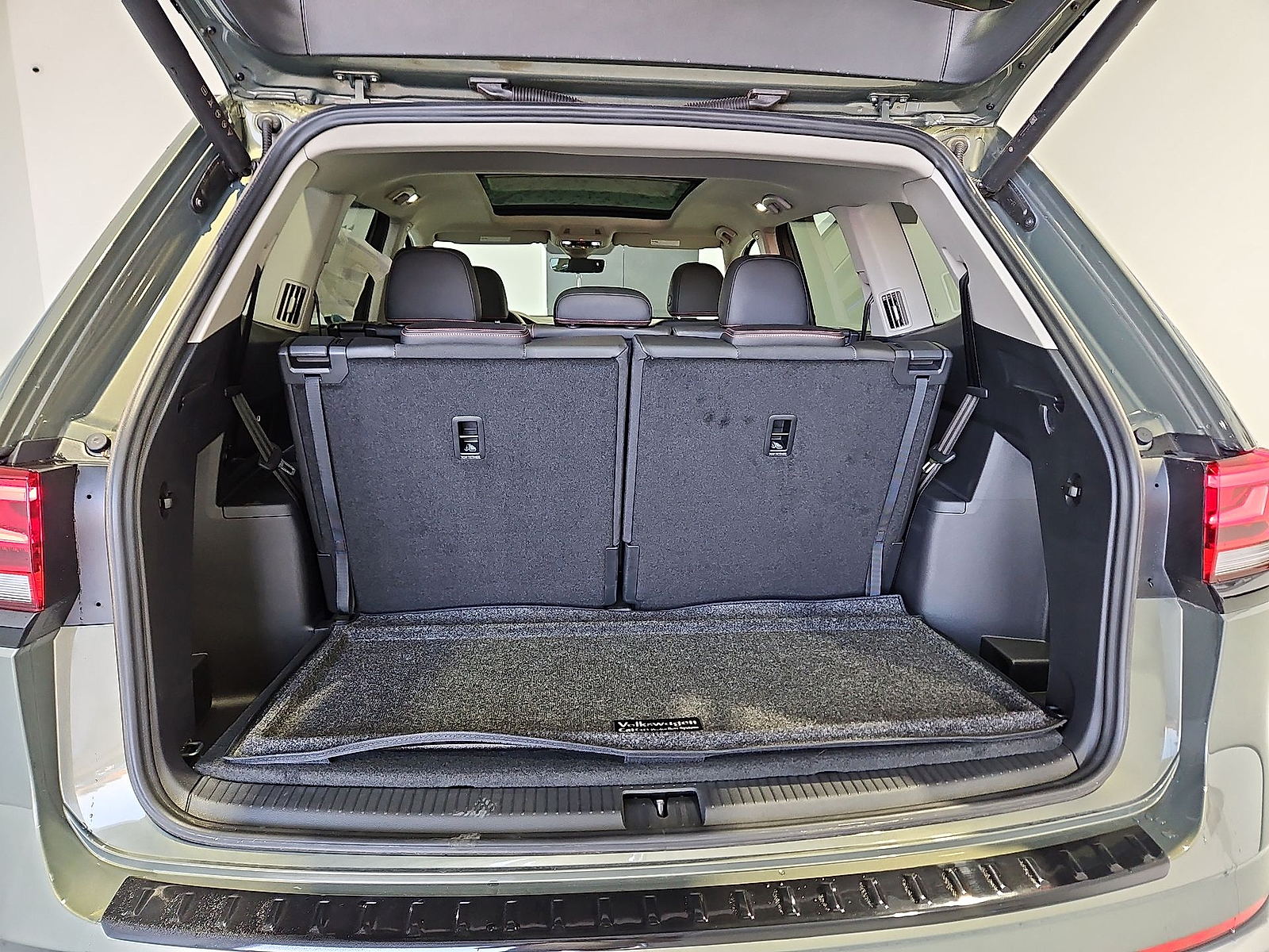 2026 Volkswagen Atlas photo 12 of 22
