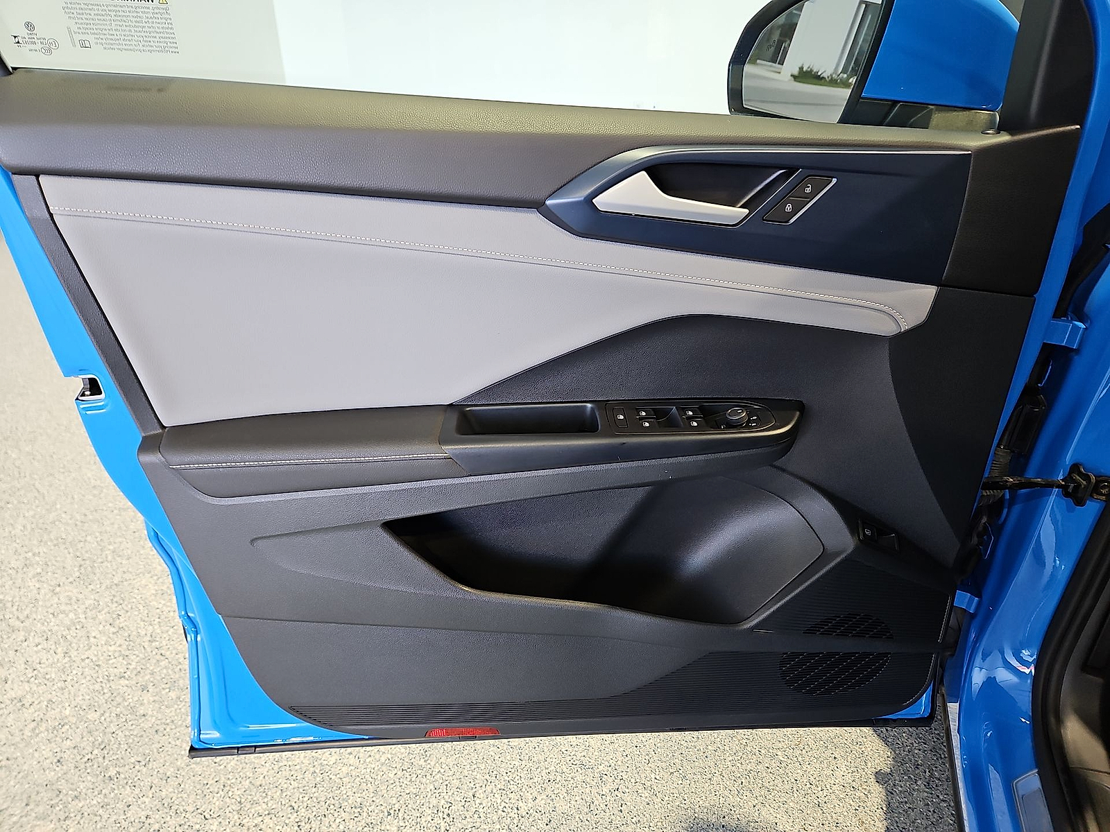 2024 Volkswagen Taos photo 15 of 22