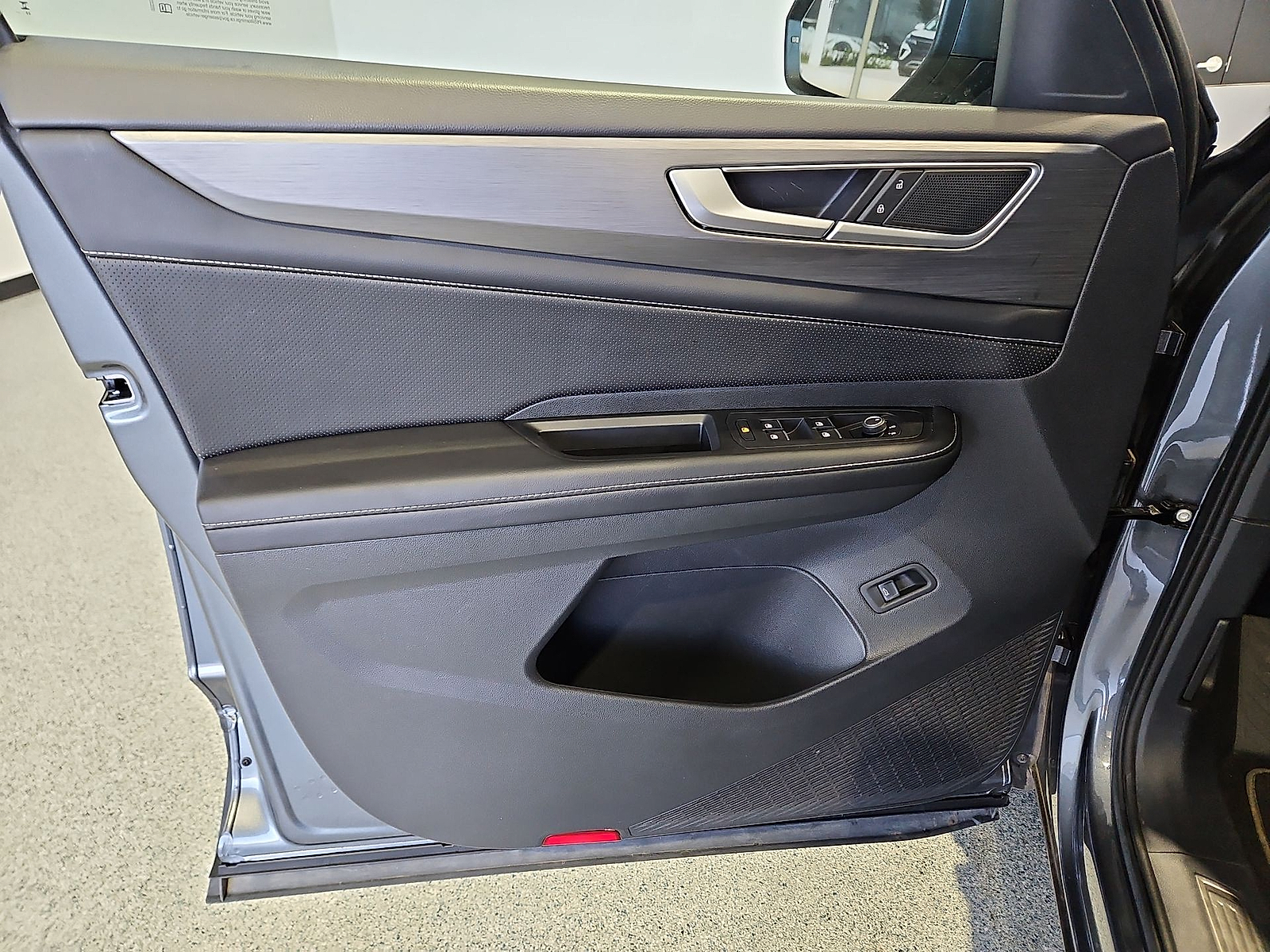 2024 Volkswagen Atlas Cross Sport photo 15 of 22