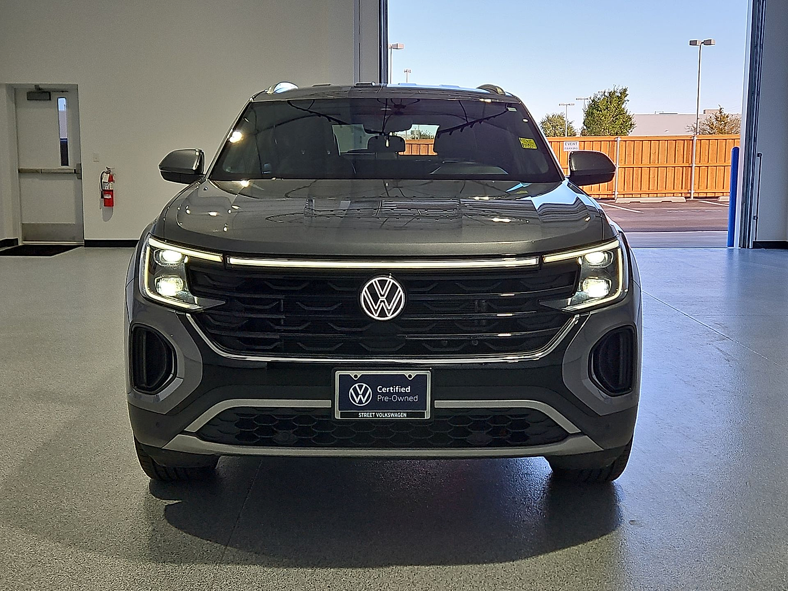 2024 Volkswagen Atlas Cross Sport photo 3 of 22