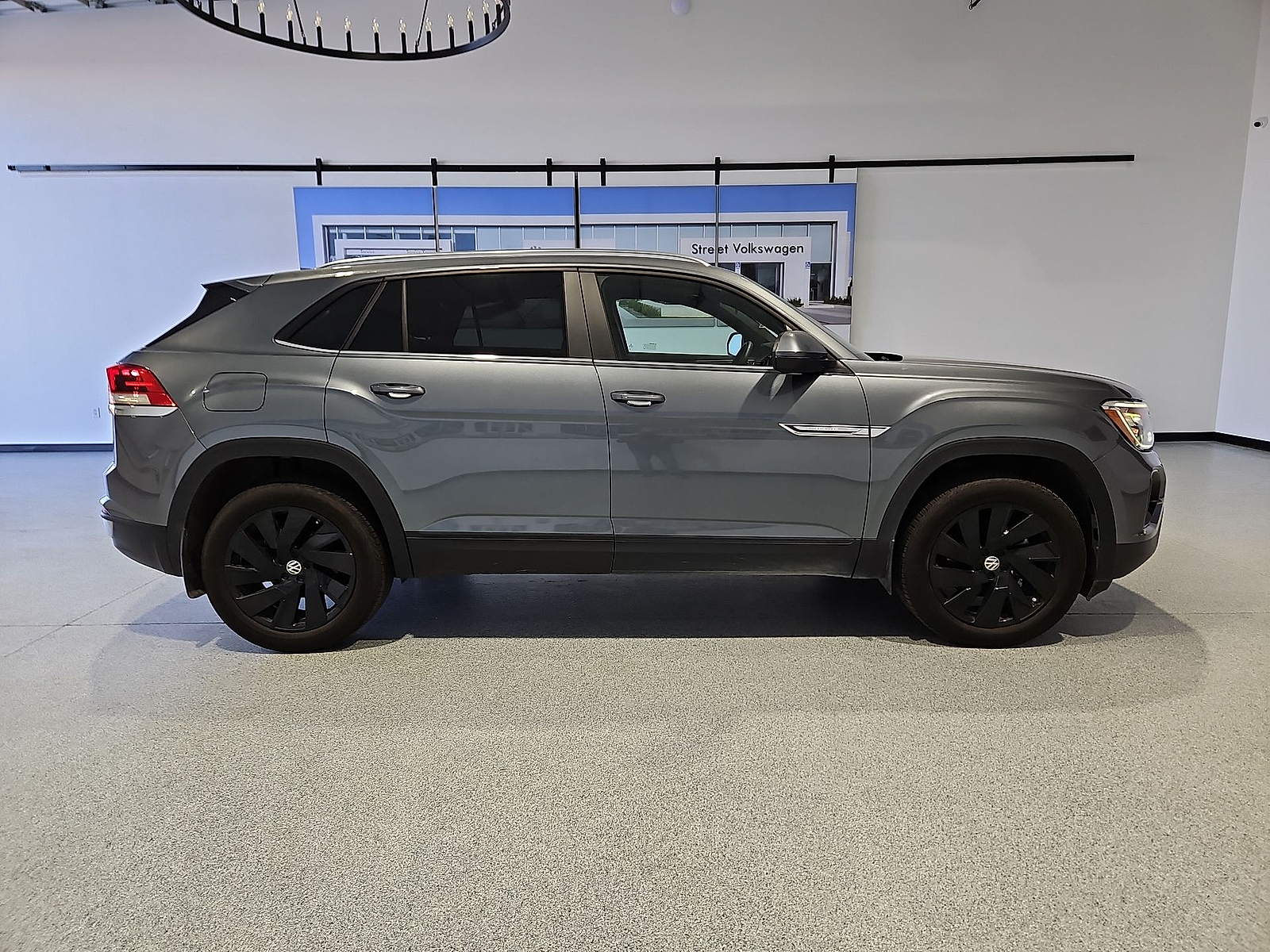 2024 Volkswagen Atlas Cross Sport photo 9 of 22