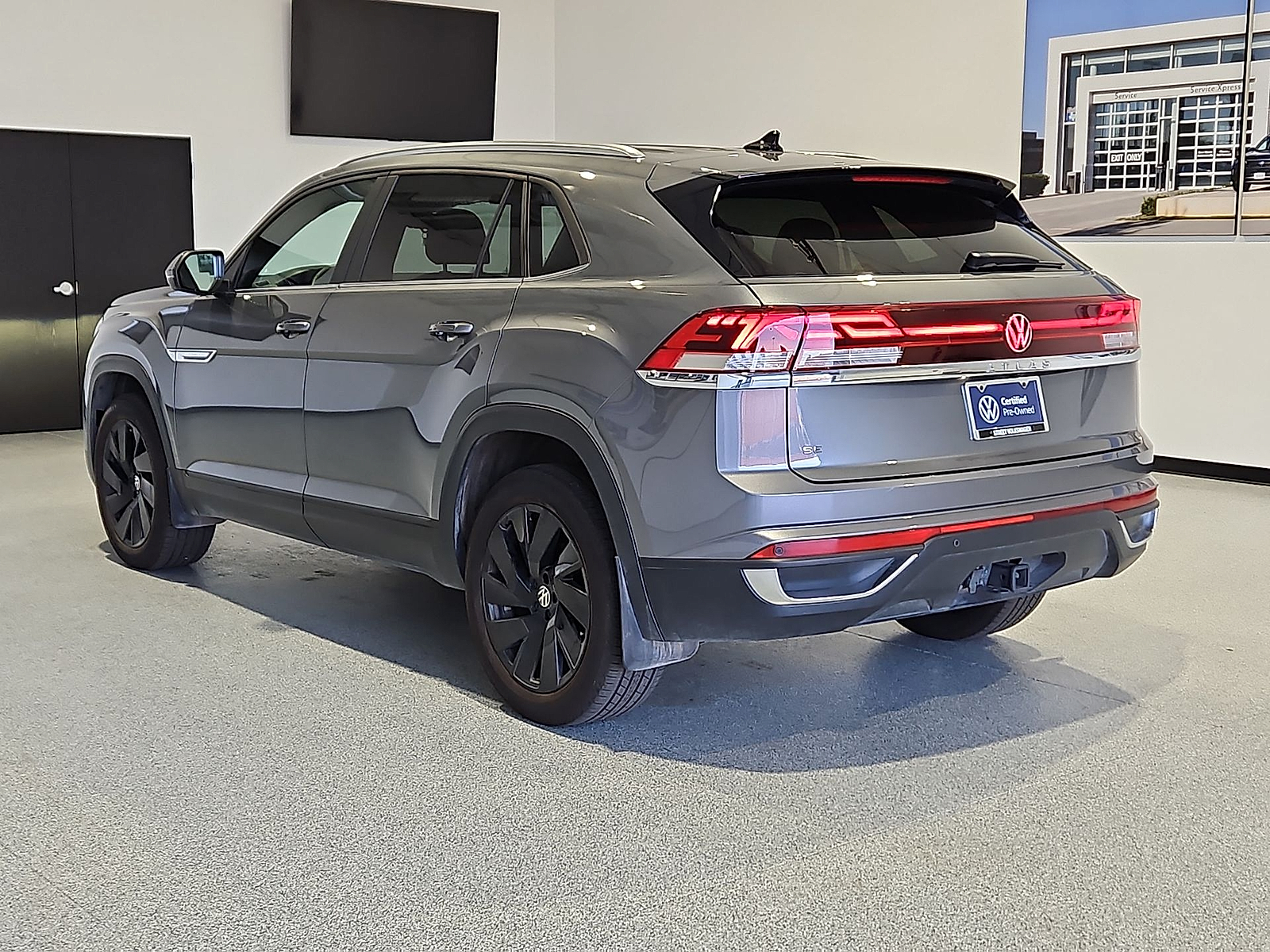 2024 Volkswagen Atlas Cross Sport photo 6 of 22