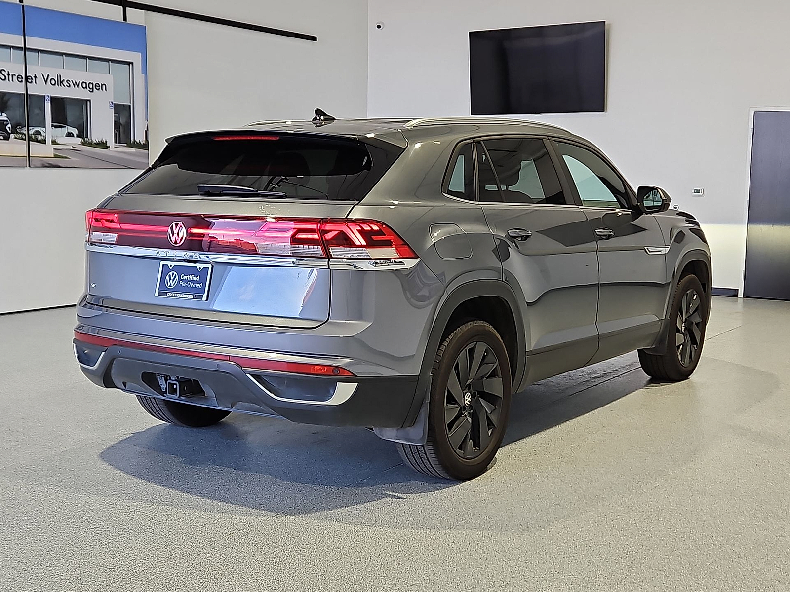 2024 Volkswagen Atlas Cross Sport photo 8 of 22