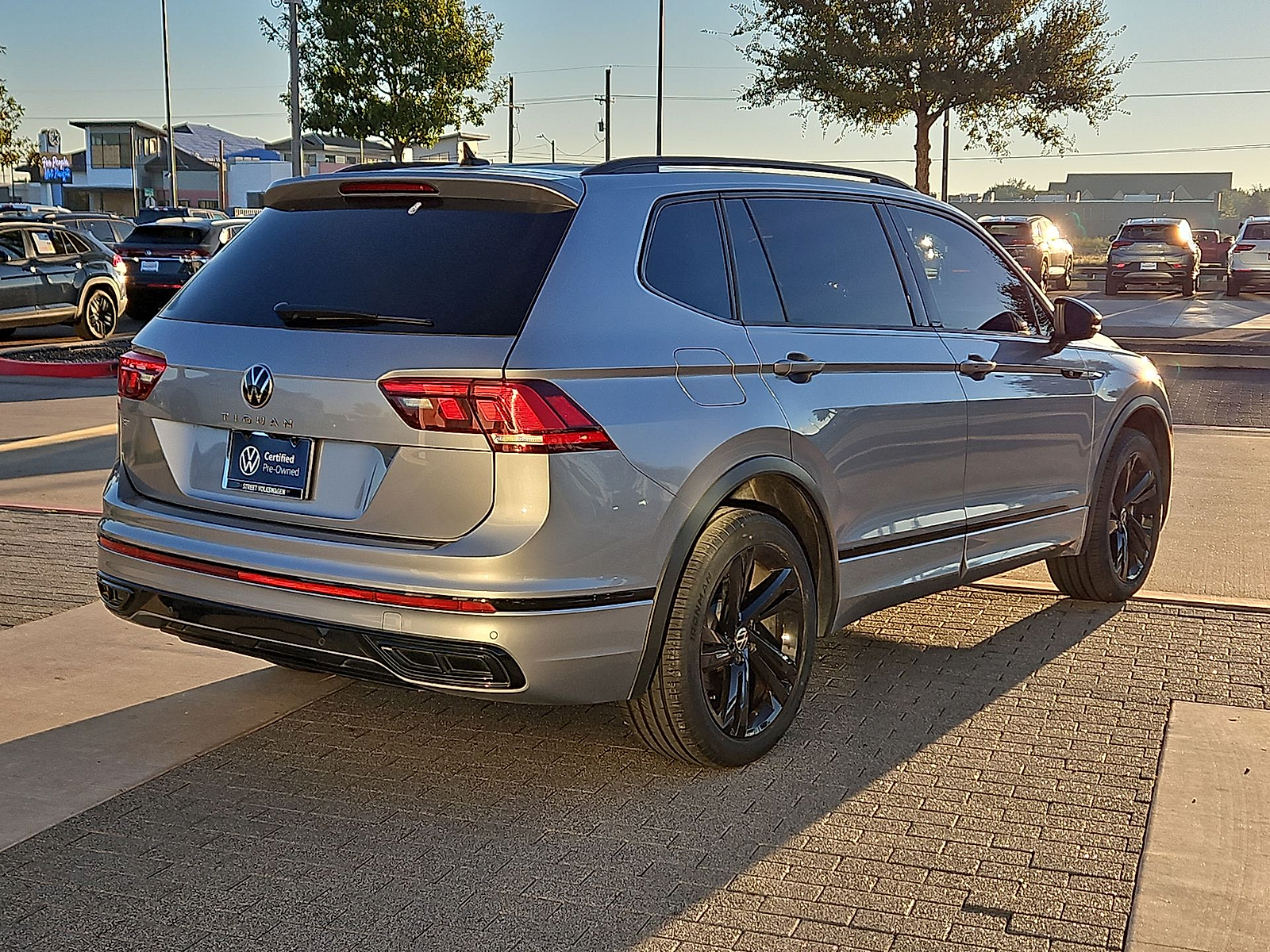 2024 Volkswagen Tiguan photo 8 of 22