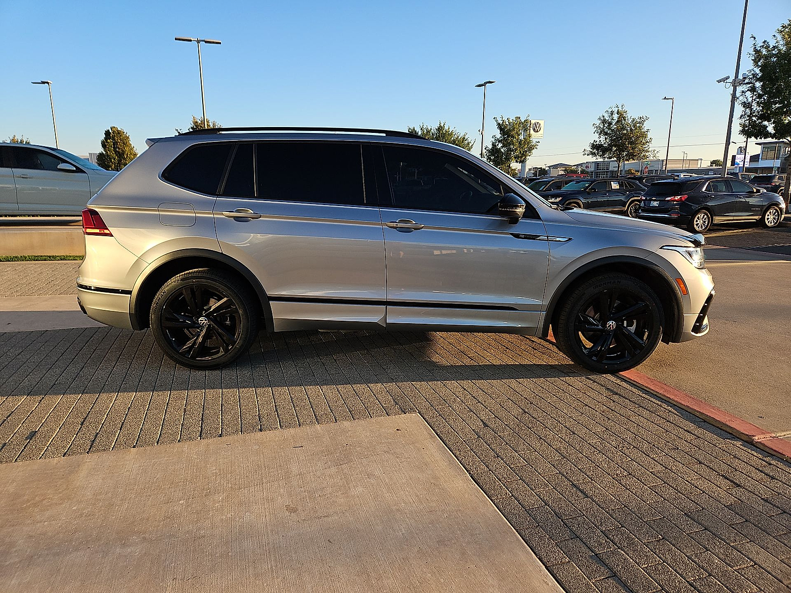 2024 Volkswagen Tiguan photo 9 of 22