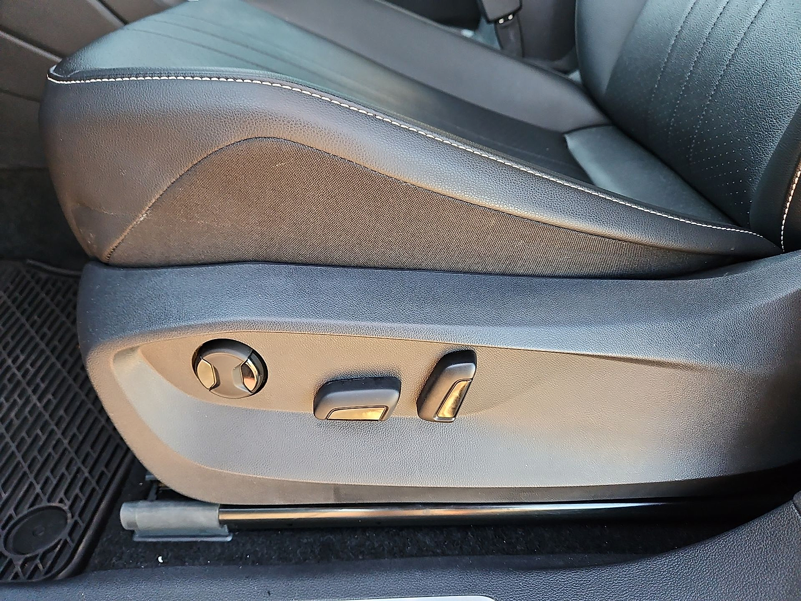 2024 Volkswagen Tiguan photo 17 of 22
