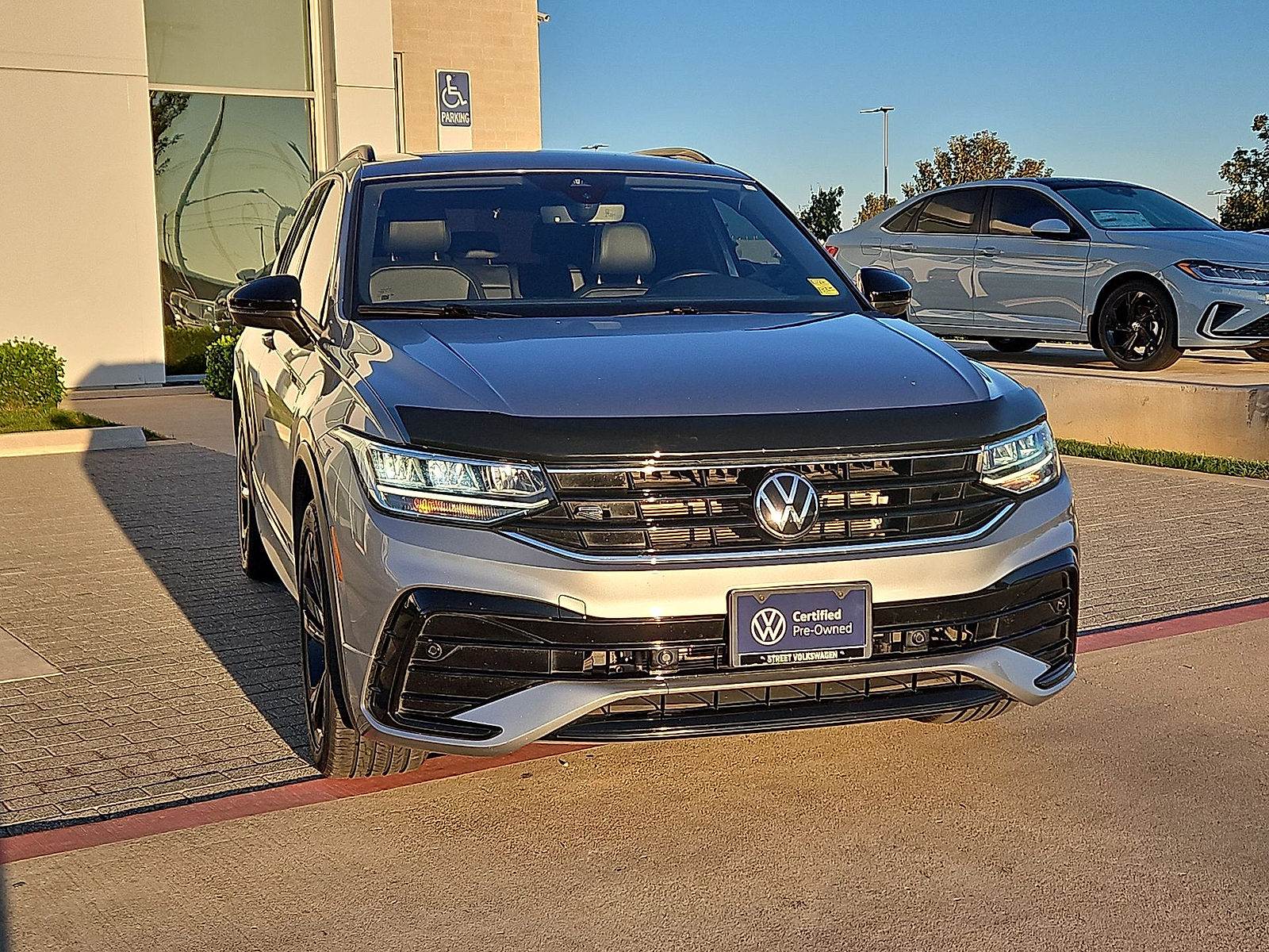 2024 Volkswagen Tiguan photo 3 of 22