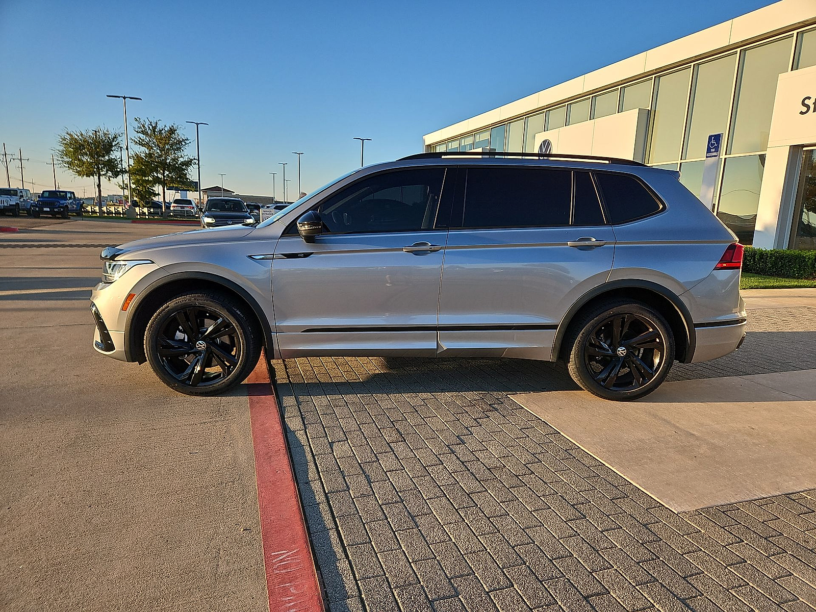 2024 Volkswagen Tiguan photo 5 of 22